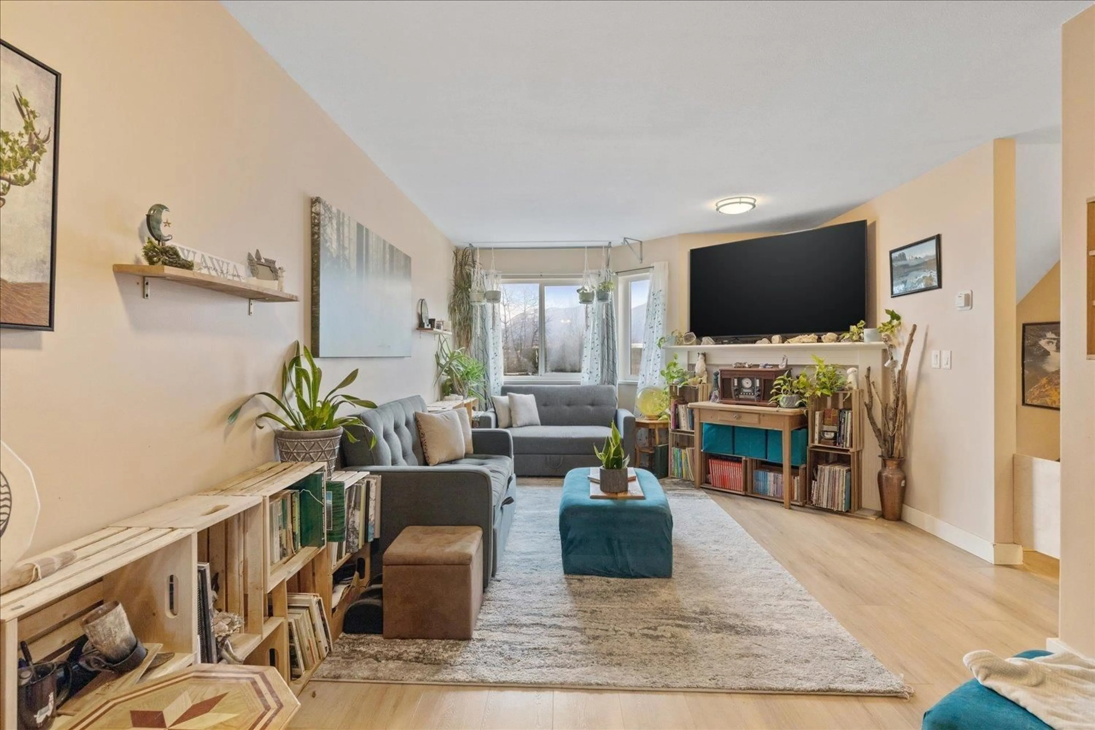 Living room with furniture, unknown for 12 45090 LUCKAKUCK WAY|Sardis West Vedde, Chilliwack British Columbia V2R3Z5