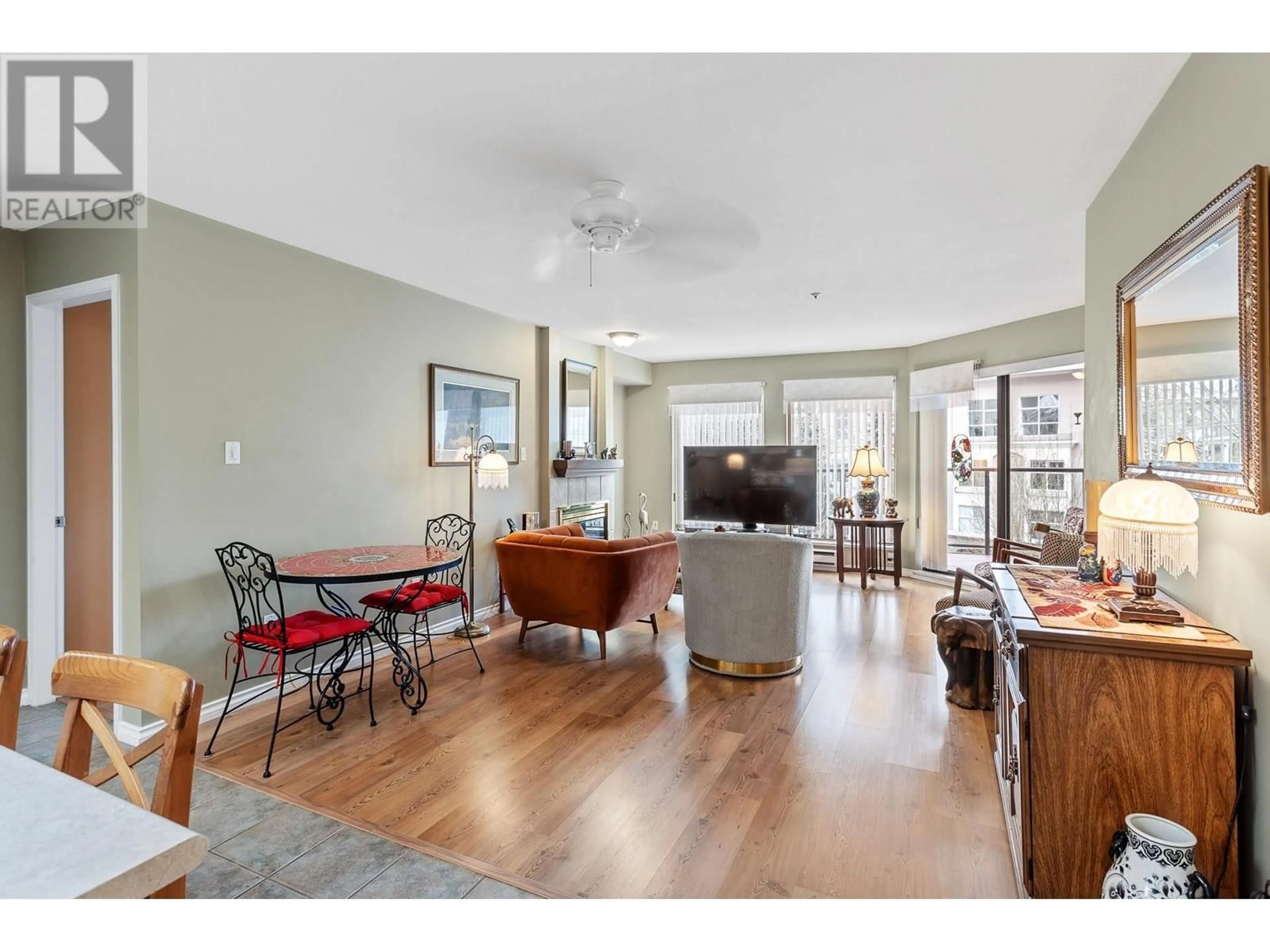 Living room with furniture, wood/laminate floor for 313 2968 BURLINGTON DRIVE, Coquitlam British Columbia V3B7N4