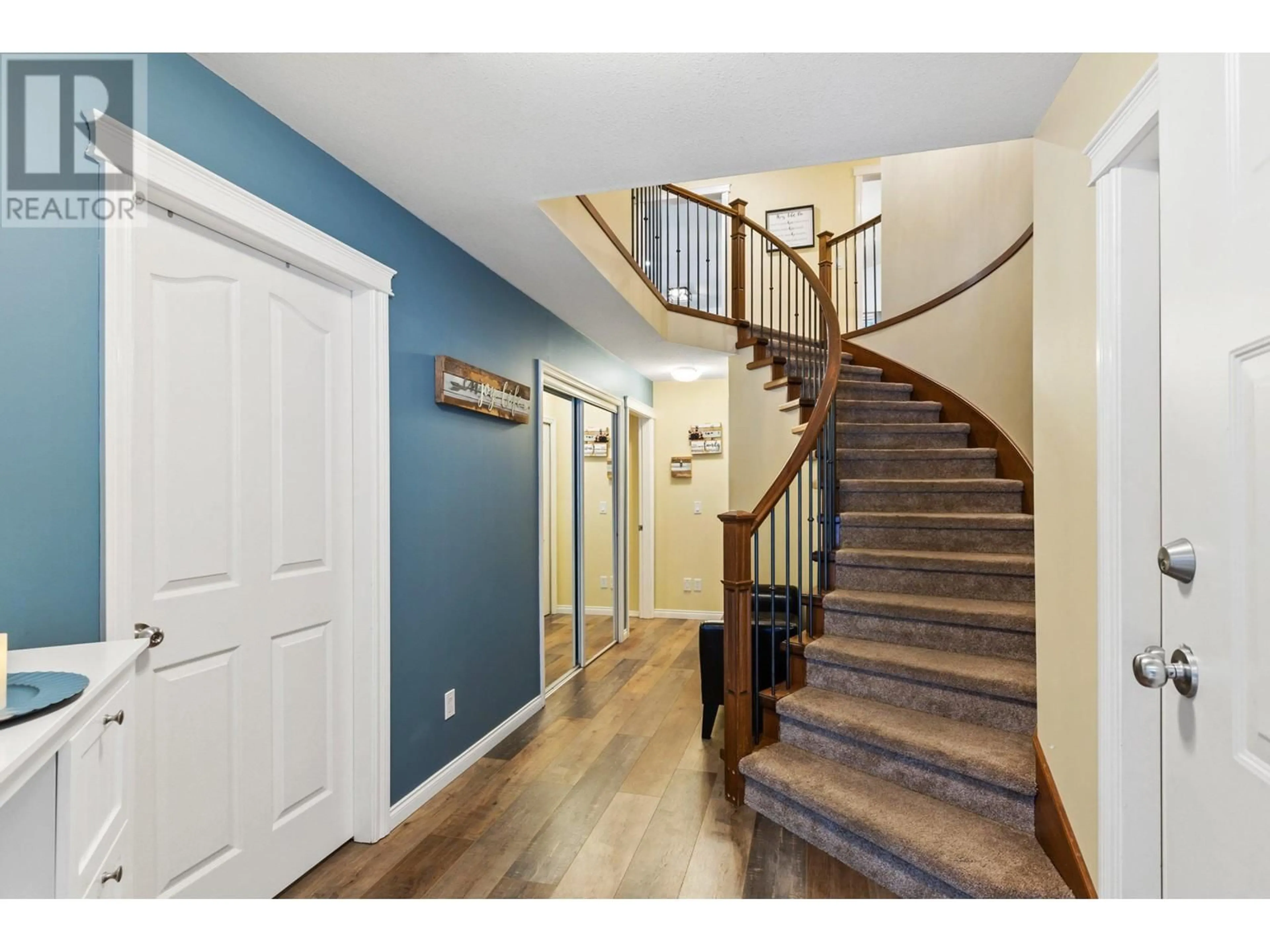 Indoor entryway for 23960 ABERNETHY WAY, Maple Ridge British Columbia V4R1N2