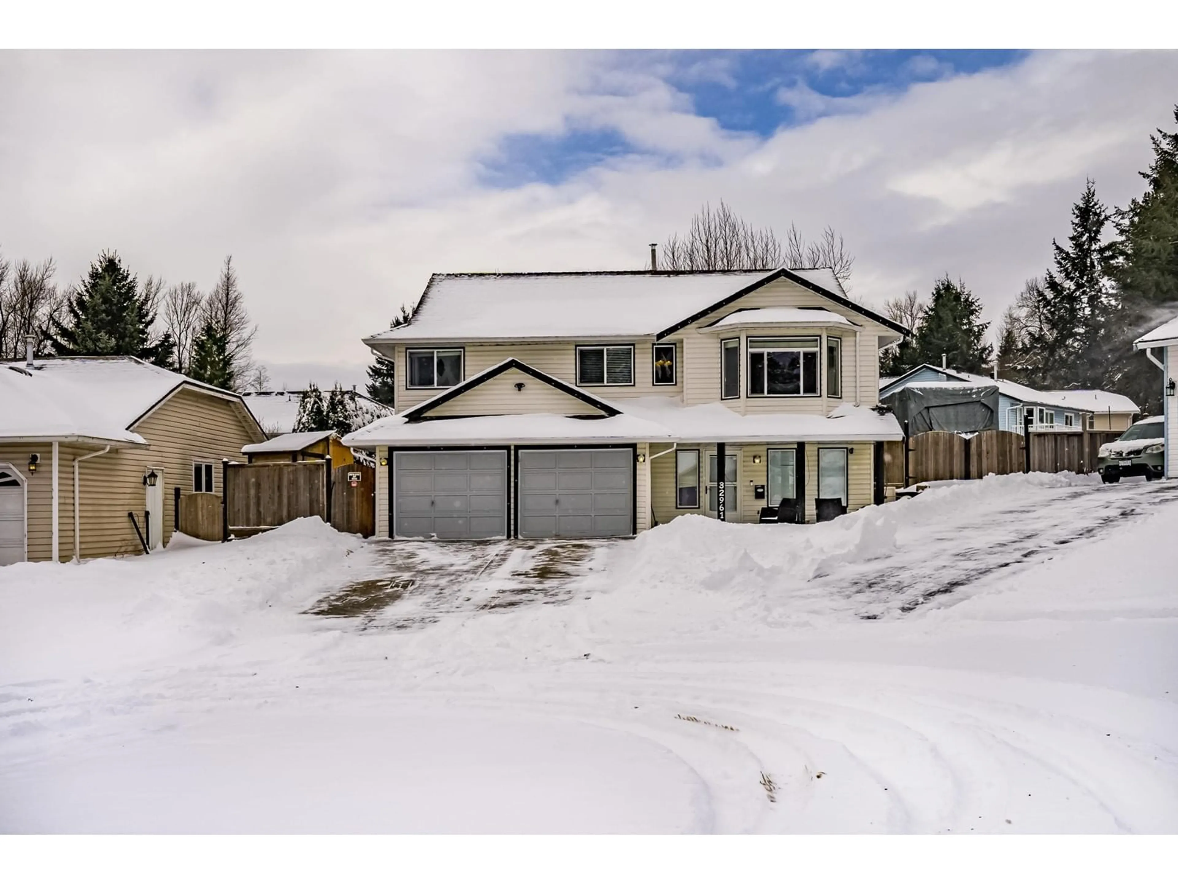 A pic from outside/outdoor area/front of a property/back of a property/a pic from drone, street for 32961 ORCHID PLACE, Mission British Columbia V2V7H9