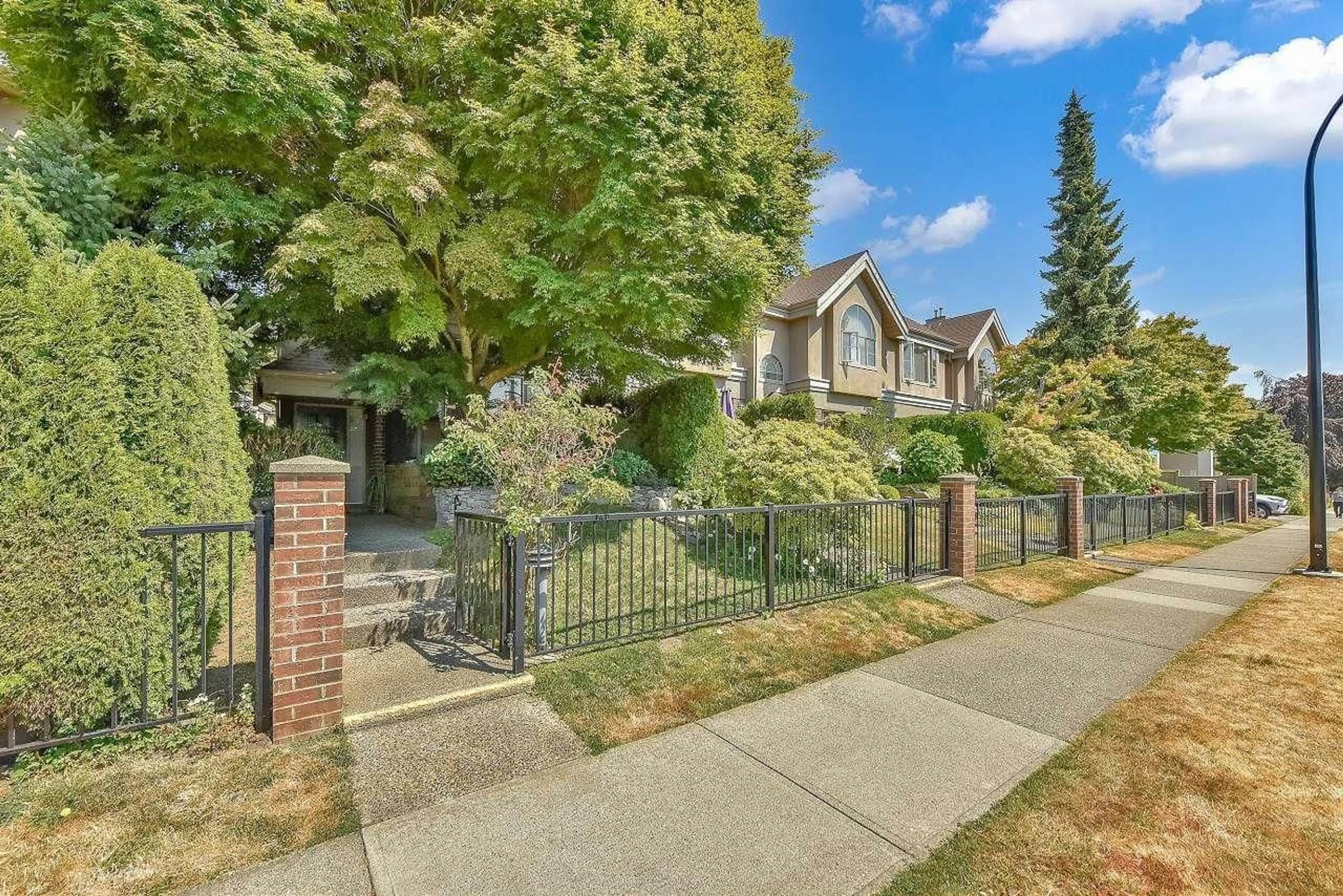 Unknown for 15411 RUSSELL, White Rock British Columbia V4B2R5