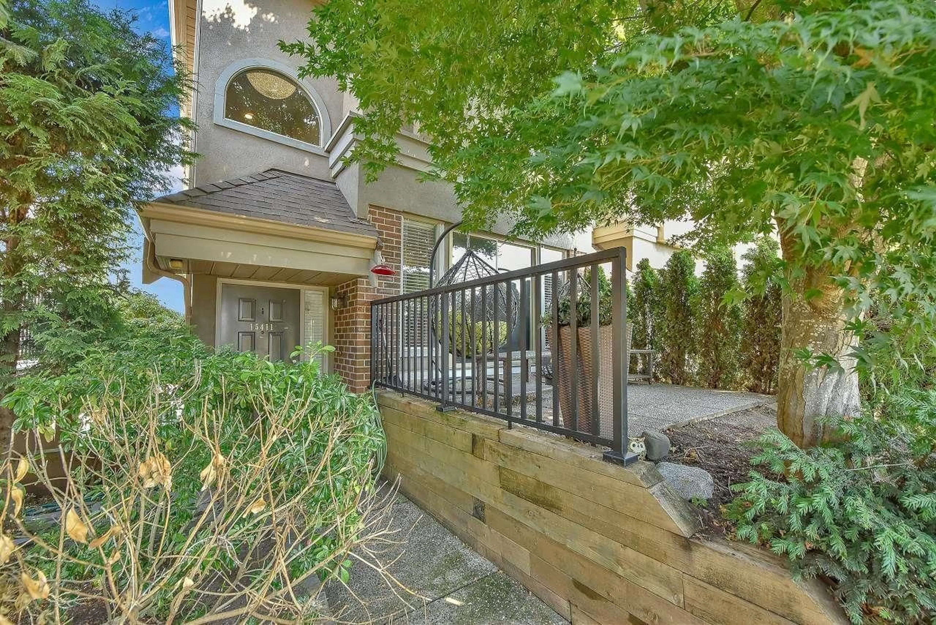 Patio, street for 15411 RUSSELL, White Rock British Columbia V4B2R5