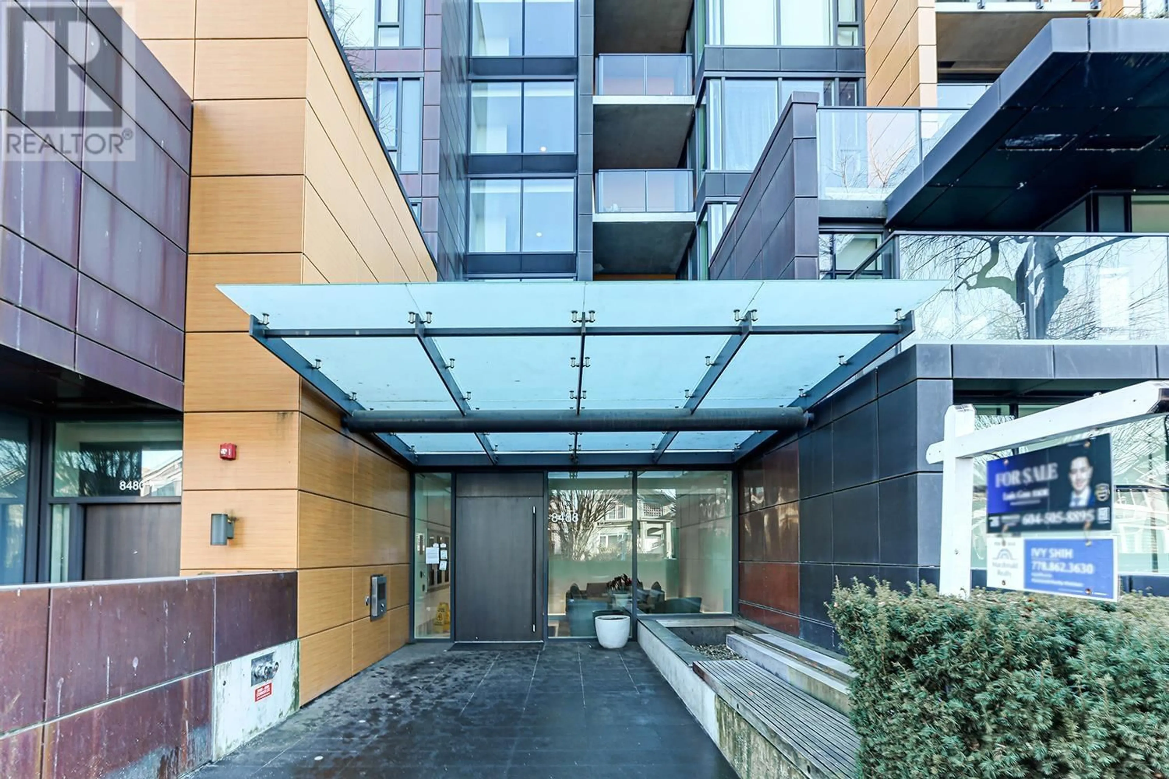 Indoor foyer for 520 8488 CORNISH STREET, Vancouver British Columbia V6P0C2