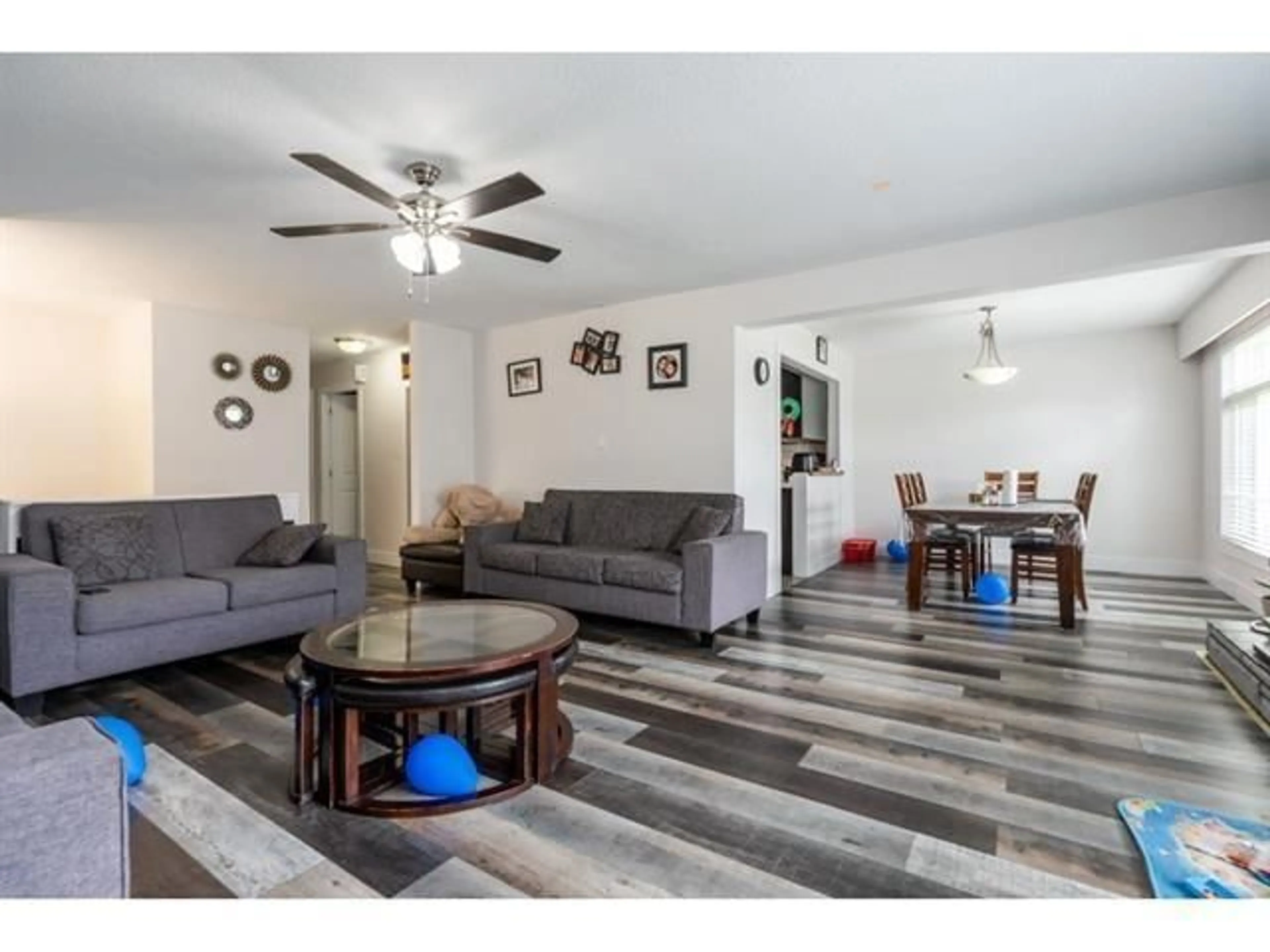 Living room with furniture, unknown for 32193 PEARDONVILLE, Abbotsford British Columbia V2T1M4