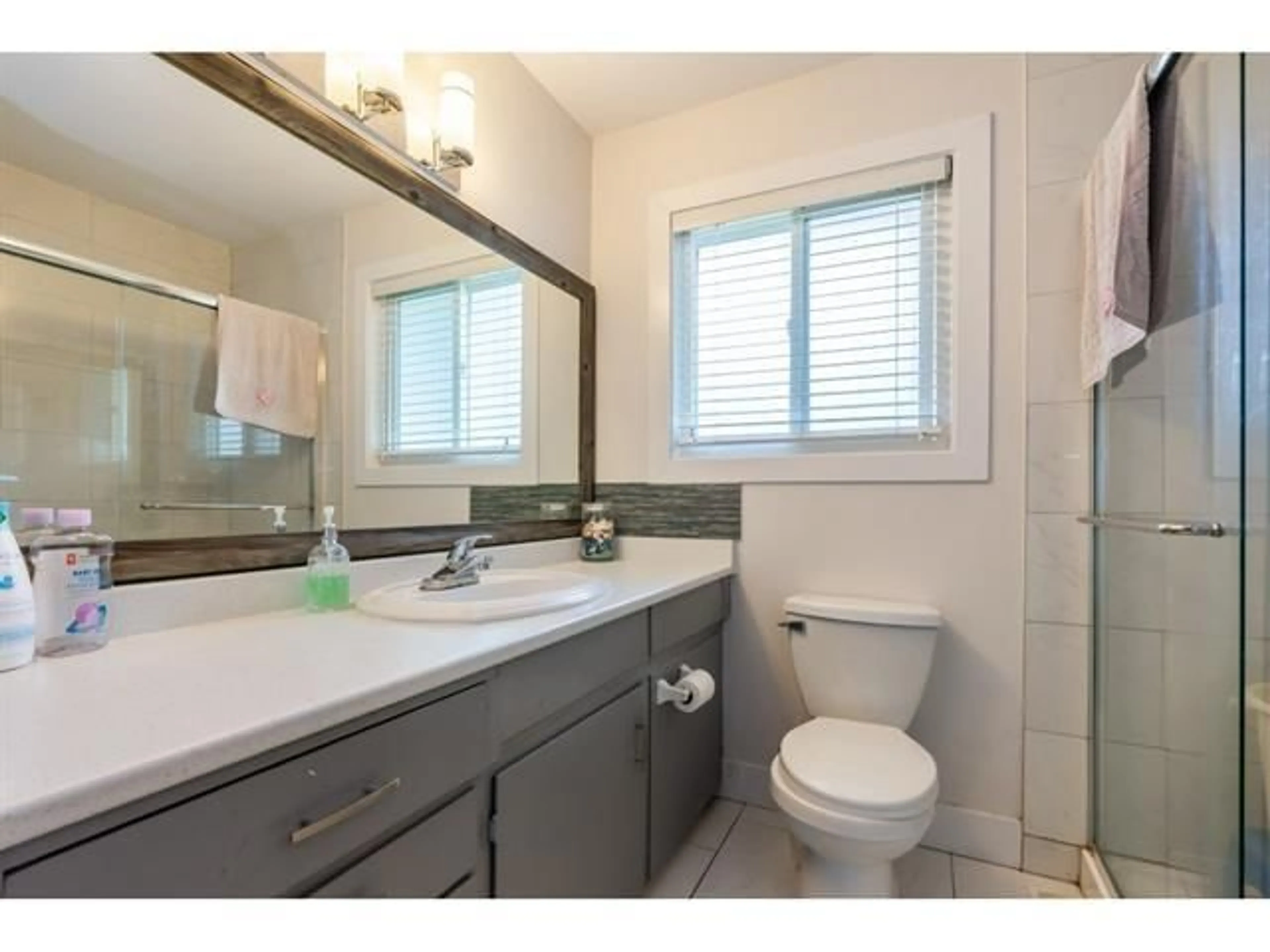 Standard bathroom, ceramic/tile floor for 32193 PEARDONVILLE, Abbotsford British Columbia V2T1M4