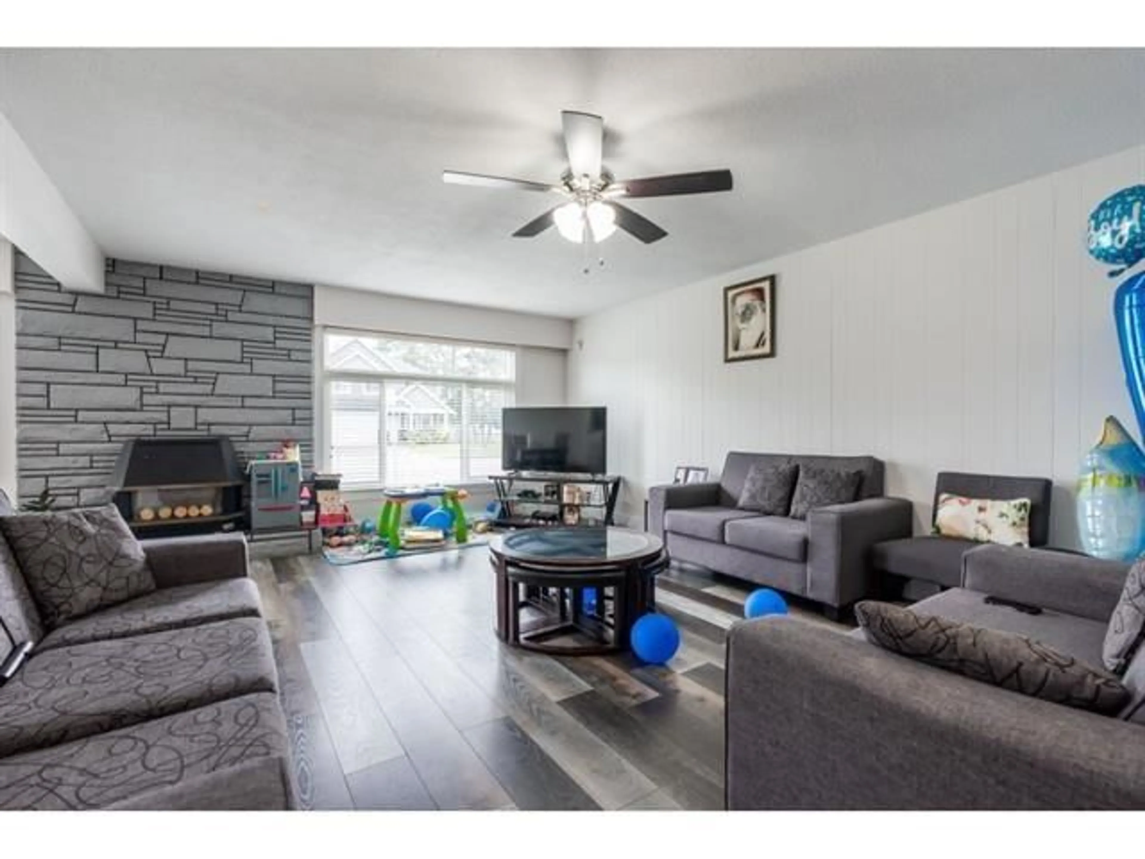 Living room with furniture, wood/laminate floor for 32193 PEARDONVILLE ROAD, Abbotsford British Columbia V2T1M4