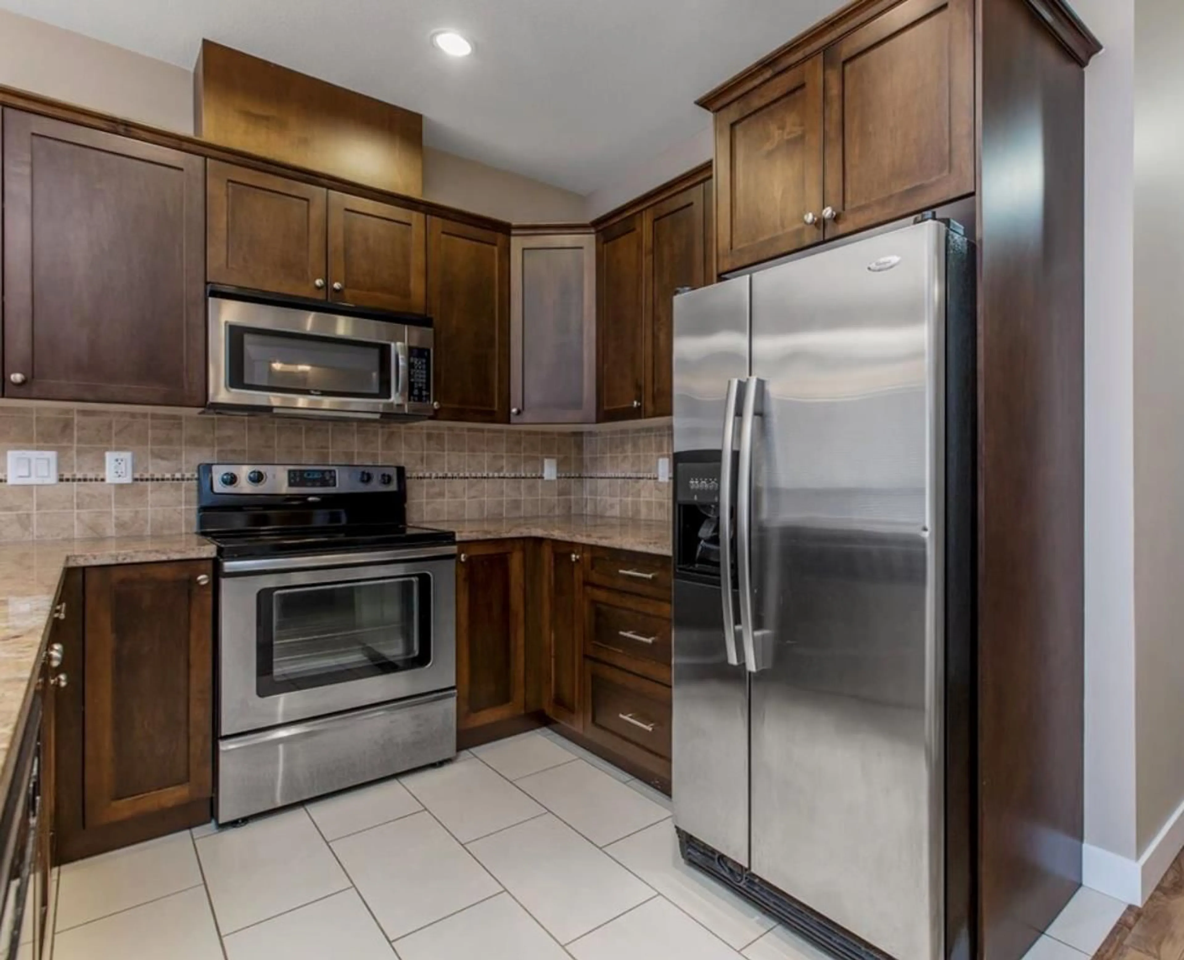Standard kitchen, ceramic/tile floor for 603 - 14333 104, Surrey British Columbia V3T0E1