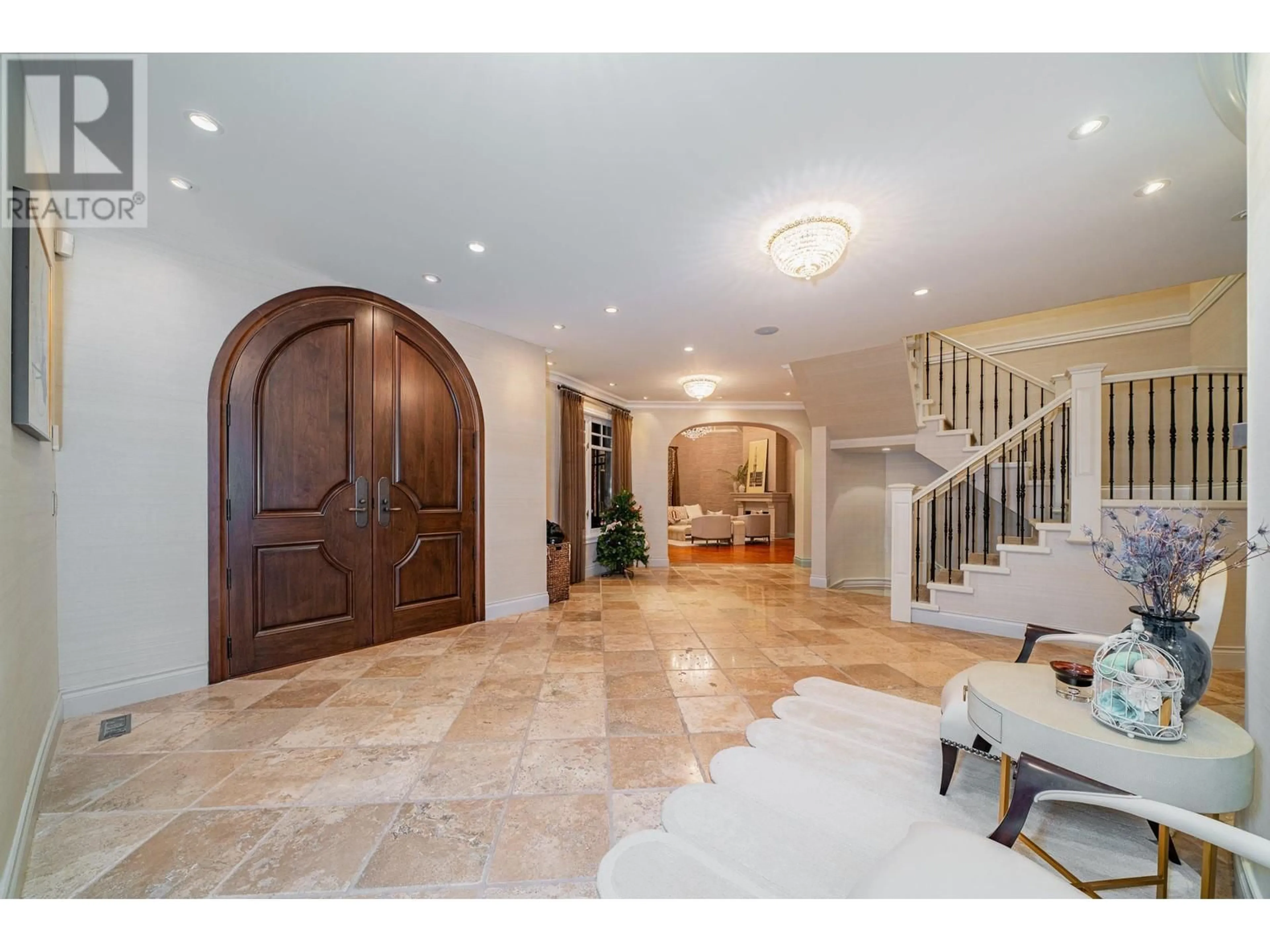 Indoor entryway for 4656 DECOURCY COURT, West Vancouver British Columbia V7W3J5