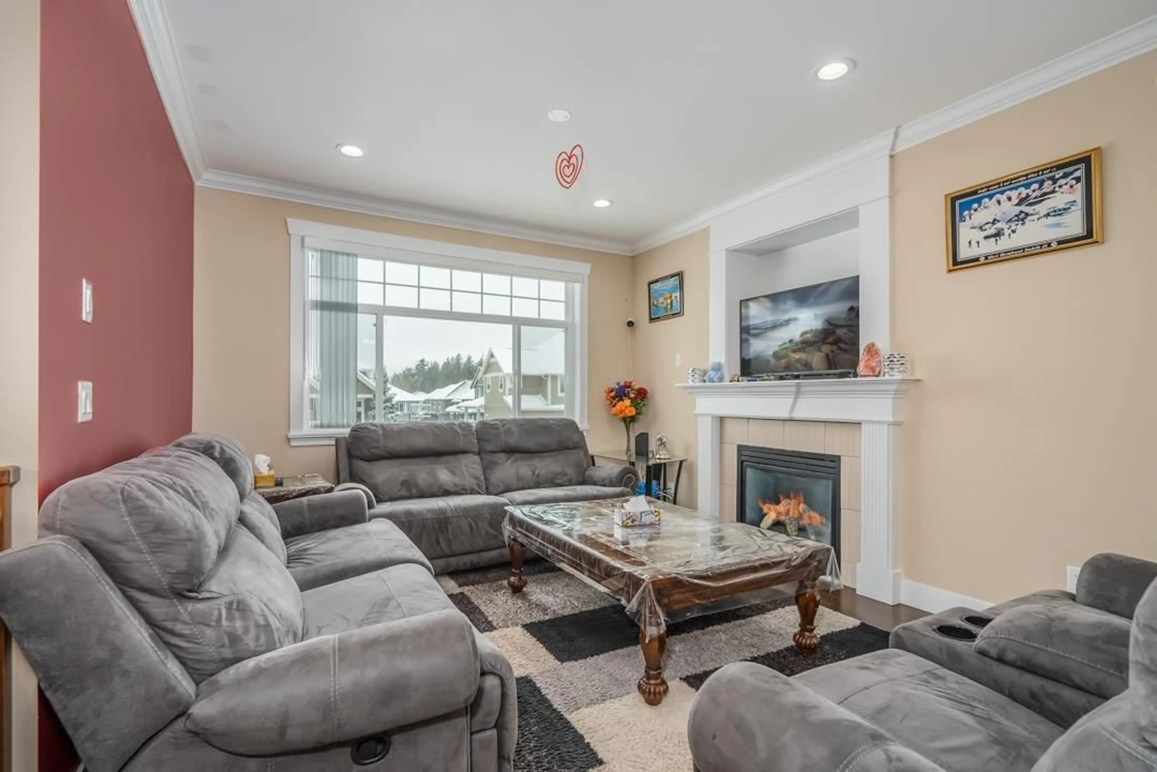 Living room with furniture, ceramic/tile floor for 3118 ENGINEER COURT, Abbotsford British Columbia V4X0A7