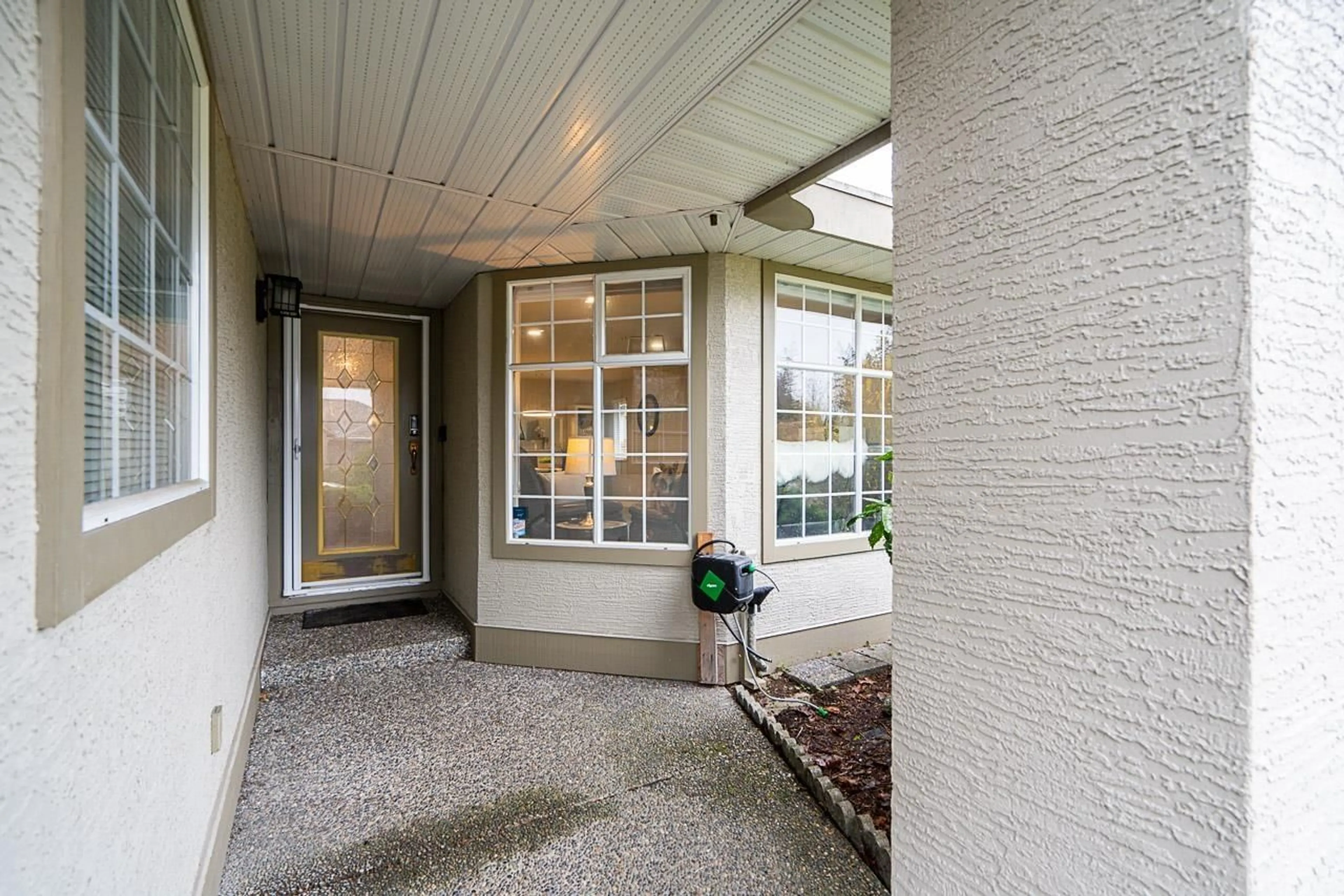 Indoor entryway for 16336 108A AVENUE, Surrey British Columbia V4N1N8