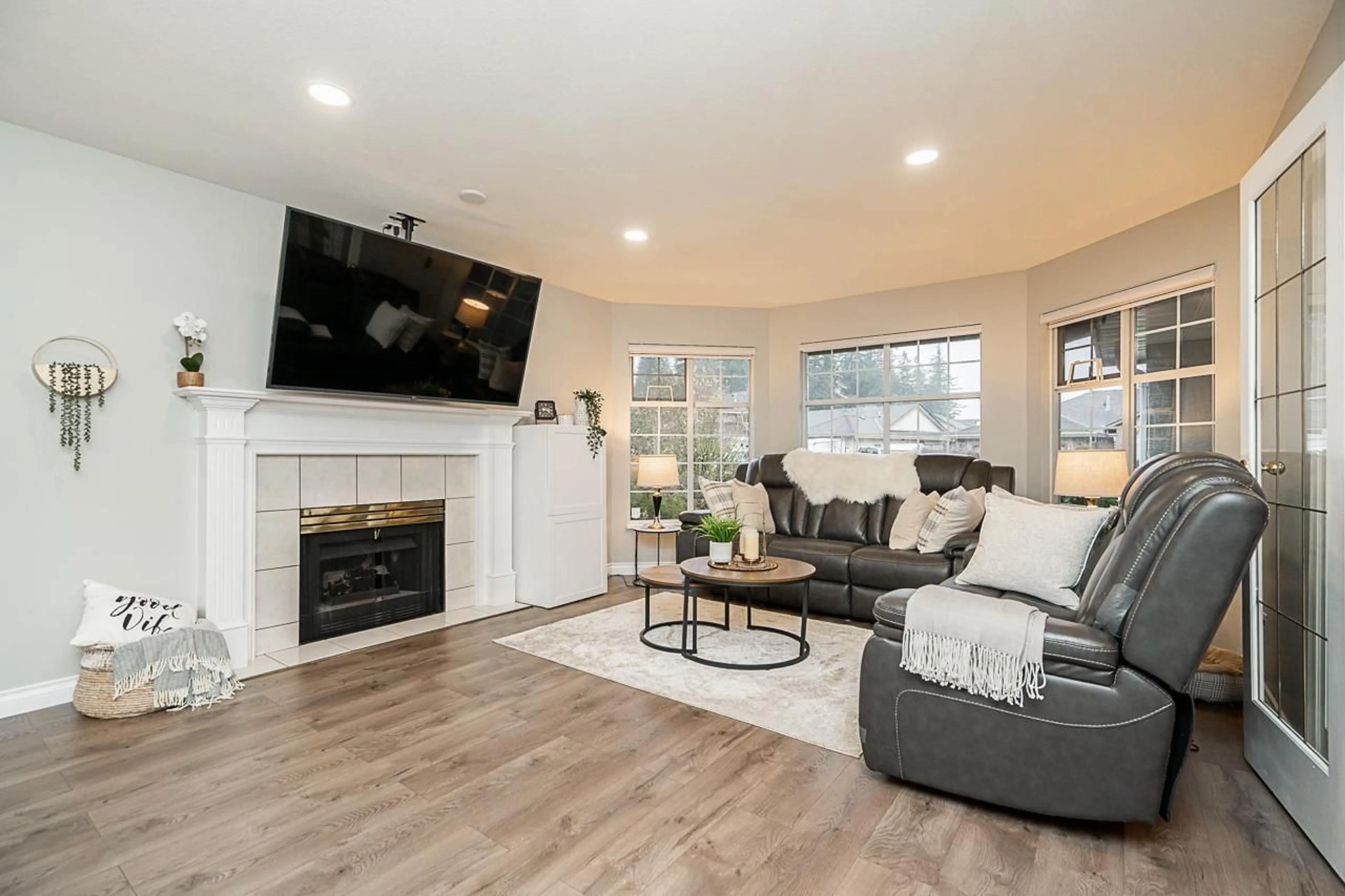 Living room with furniture, wood/laminate floor for 16336 108A AVENUE, Surrey British Columbia V4N1N8