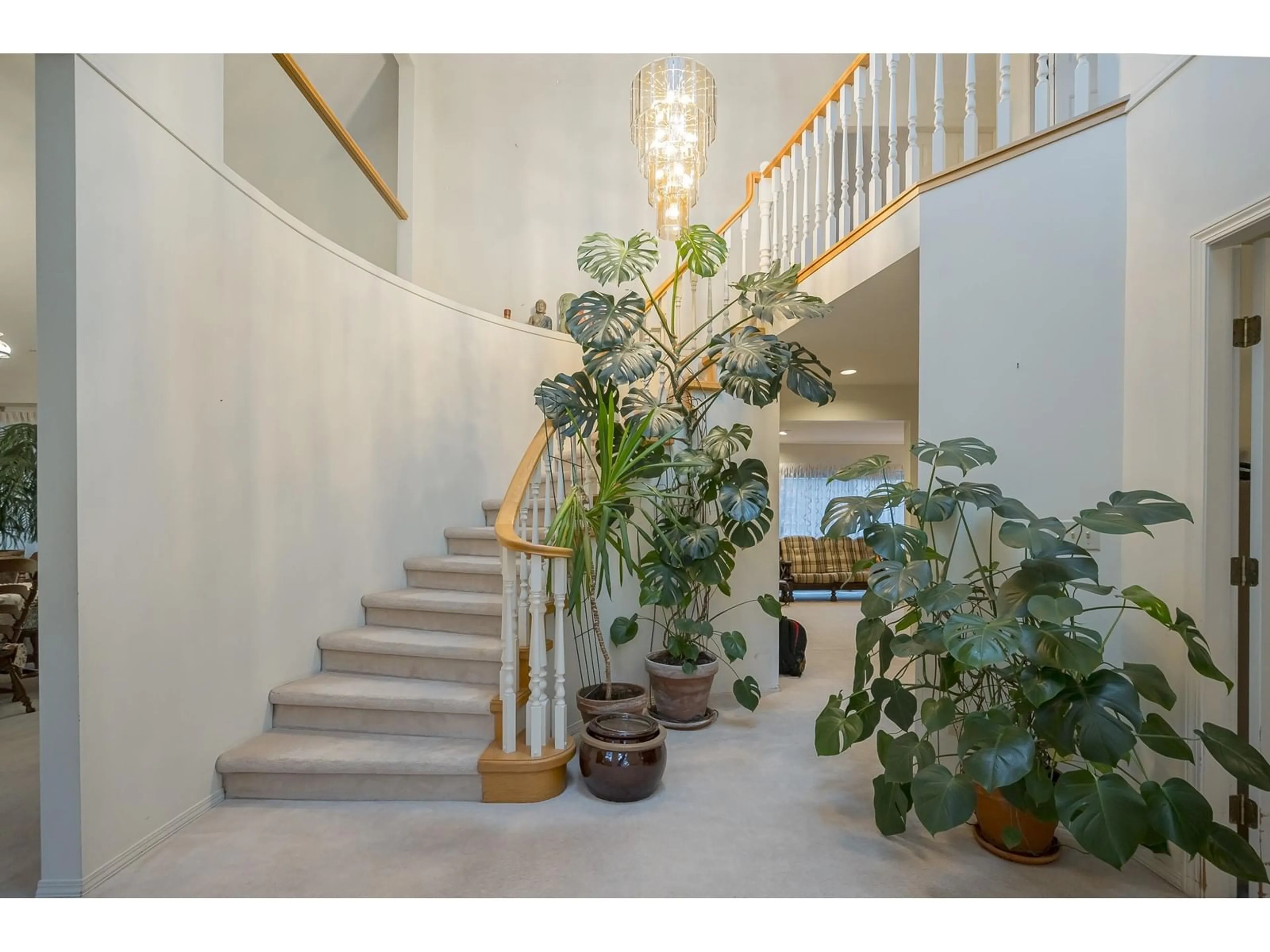 Indoor foyer for 12373 BOUNDARY, Surrey British Columbia V3X2C3