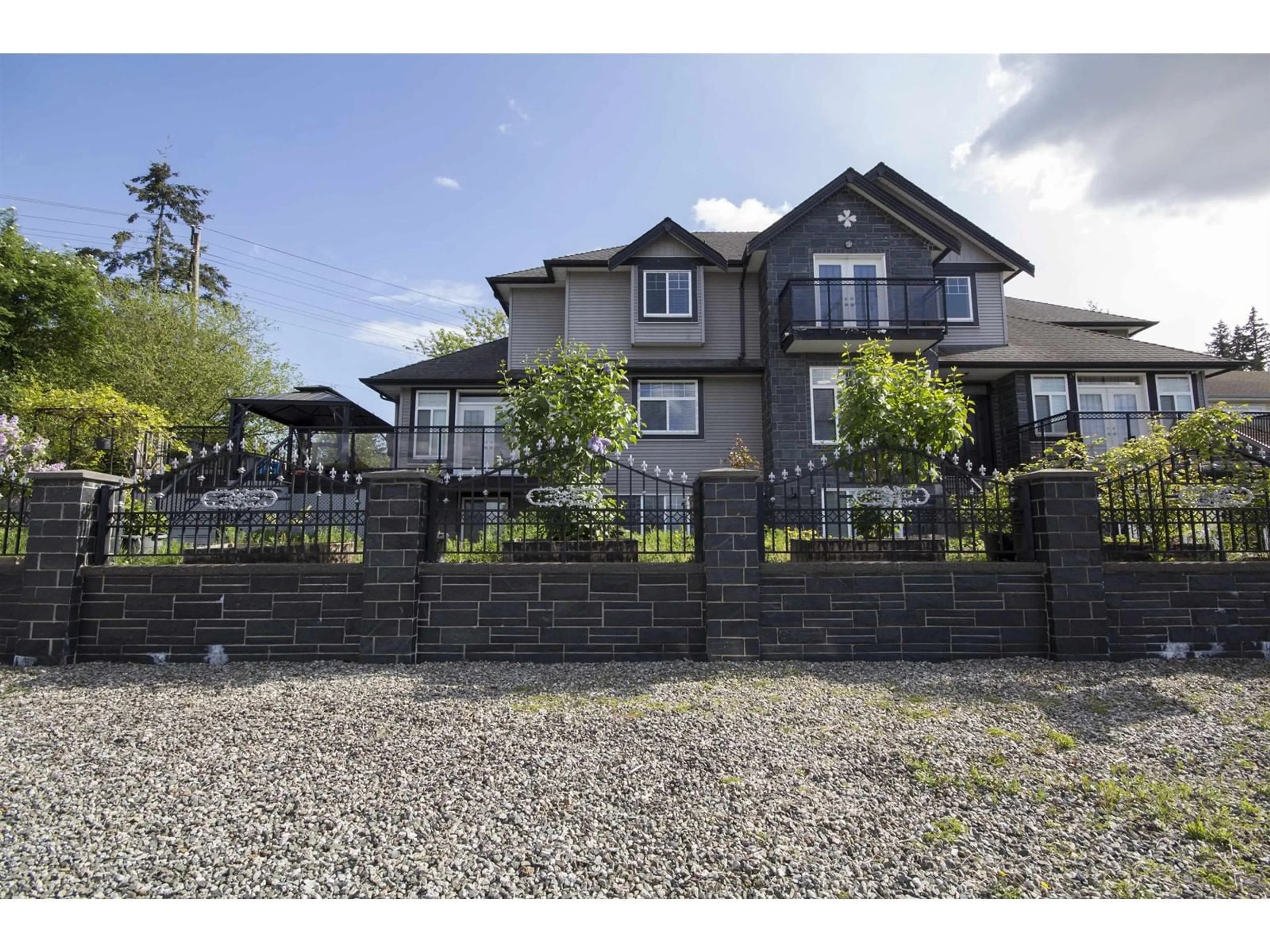 A pic from outside/outdoor area/front of a property/back of a property/a pic from drone, unknown for 12136 100A, Surrey British Columbia V3V2Y5