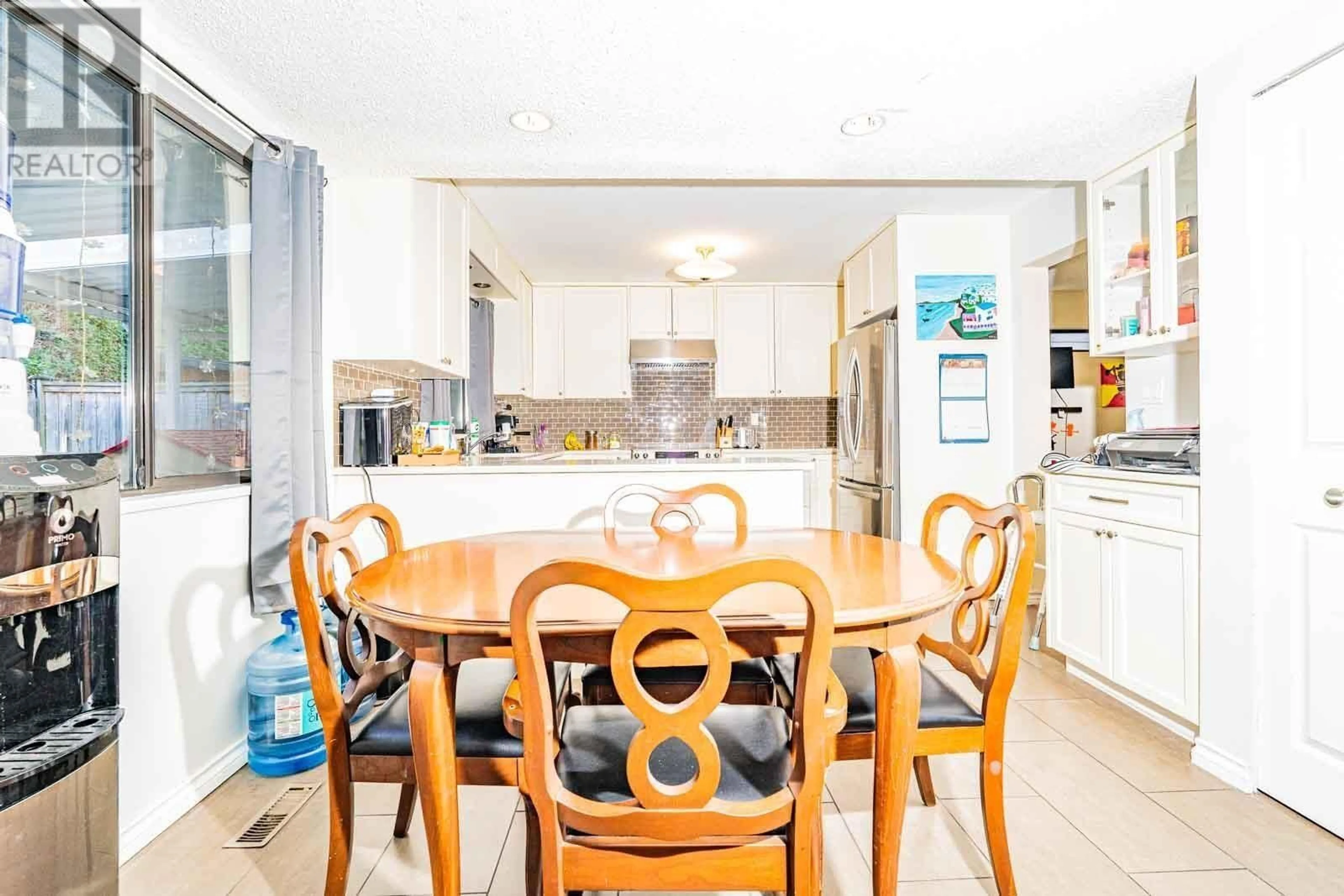 Open concept kitchen, ceramic/tile floor for 9366 KINGSLEY CRESCENT, Richmond British Columbia V7A4W7