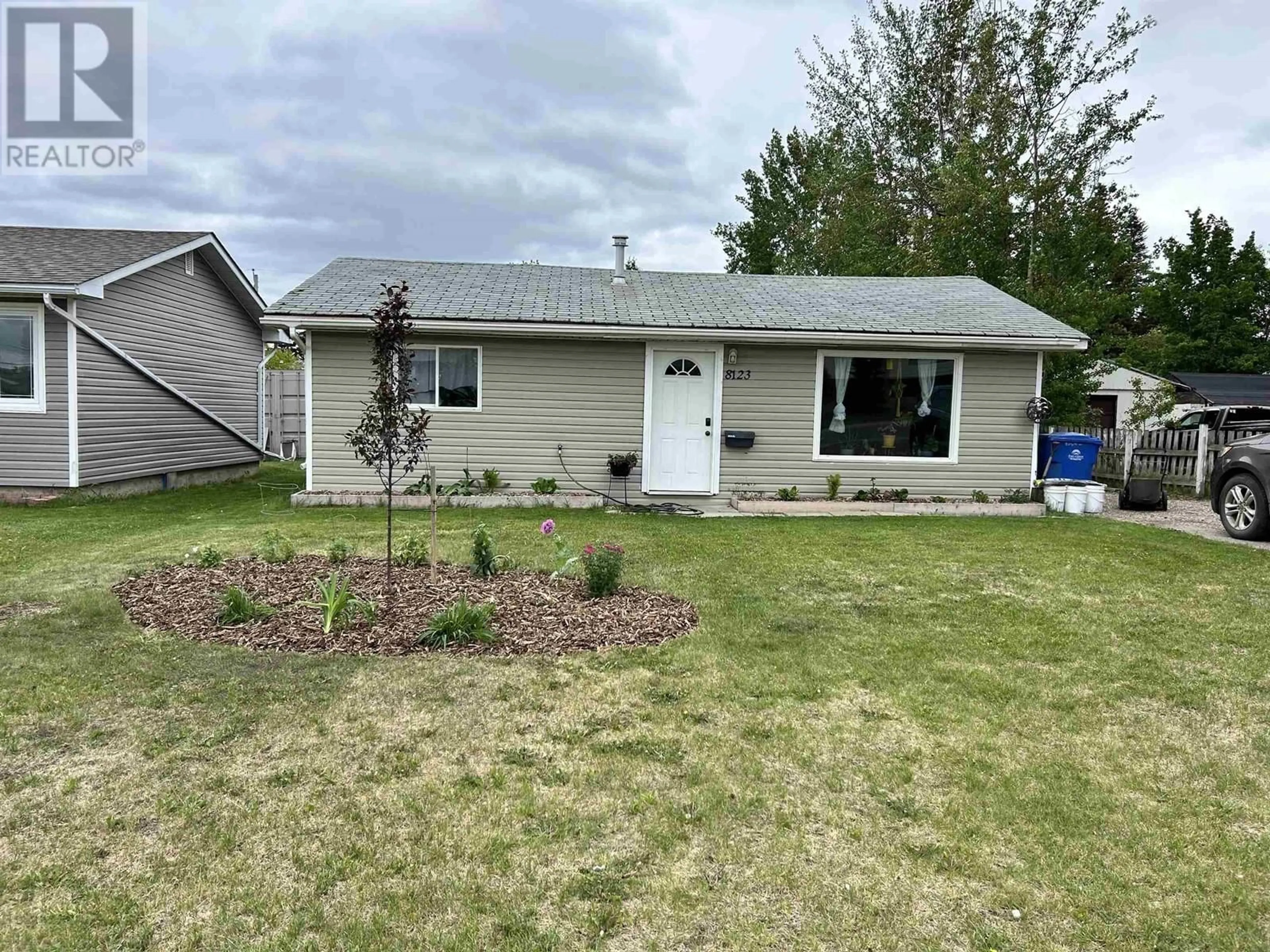 Home with vinyl exterior material, street for 8123 95 AVENUE, Fort St. John British Columbia V1J1G7