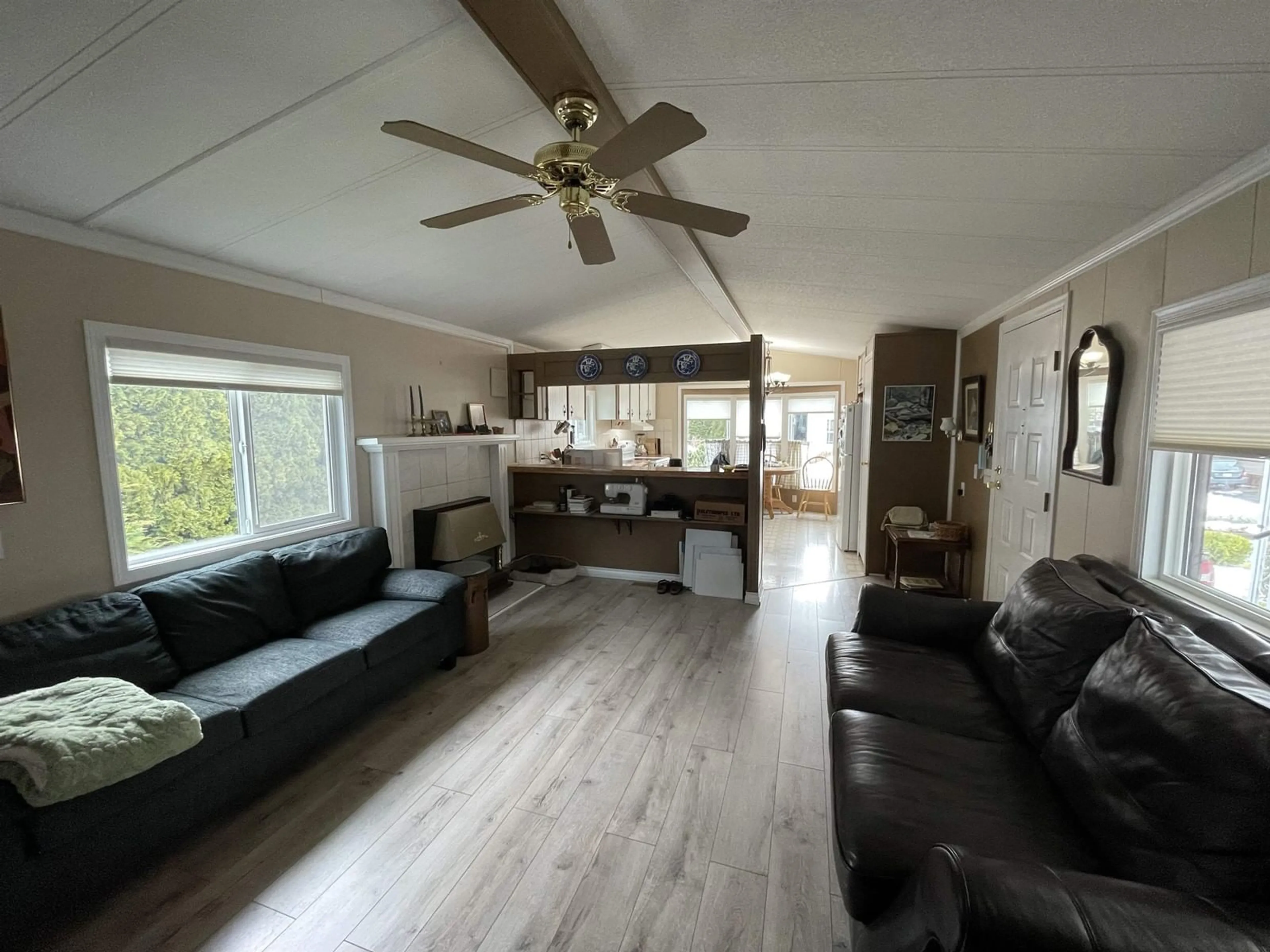 Living room with furniture, wood/laminate floor for 89 2315 198 STREET, Langley British Columbia V2Z1Z1