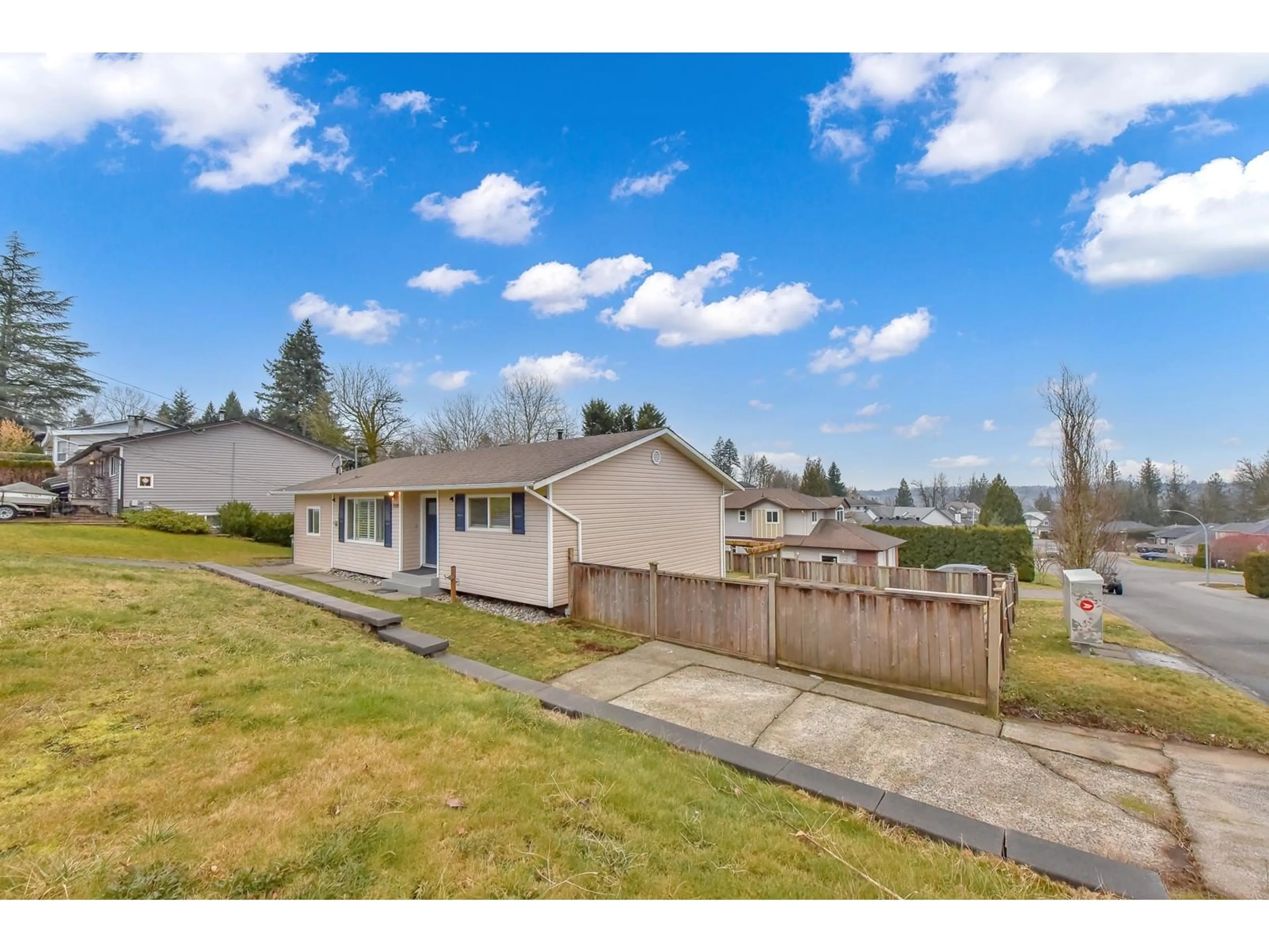 A pic from outside/outdoor area/front of a property/back of a property/a pic from drone, unknown for 3589 WALDEN STREET, Abbotsford British Columbia V2S5B2