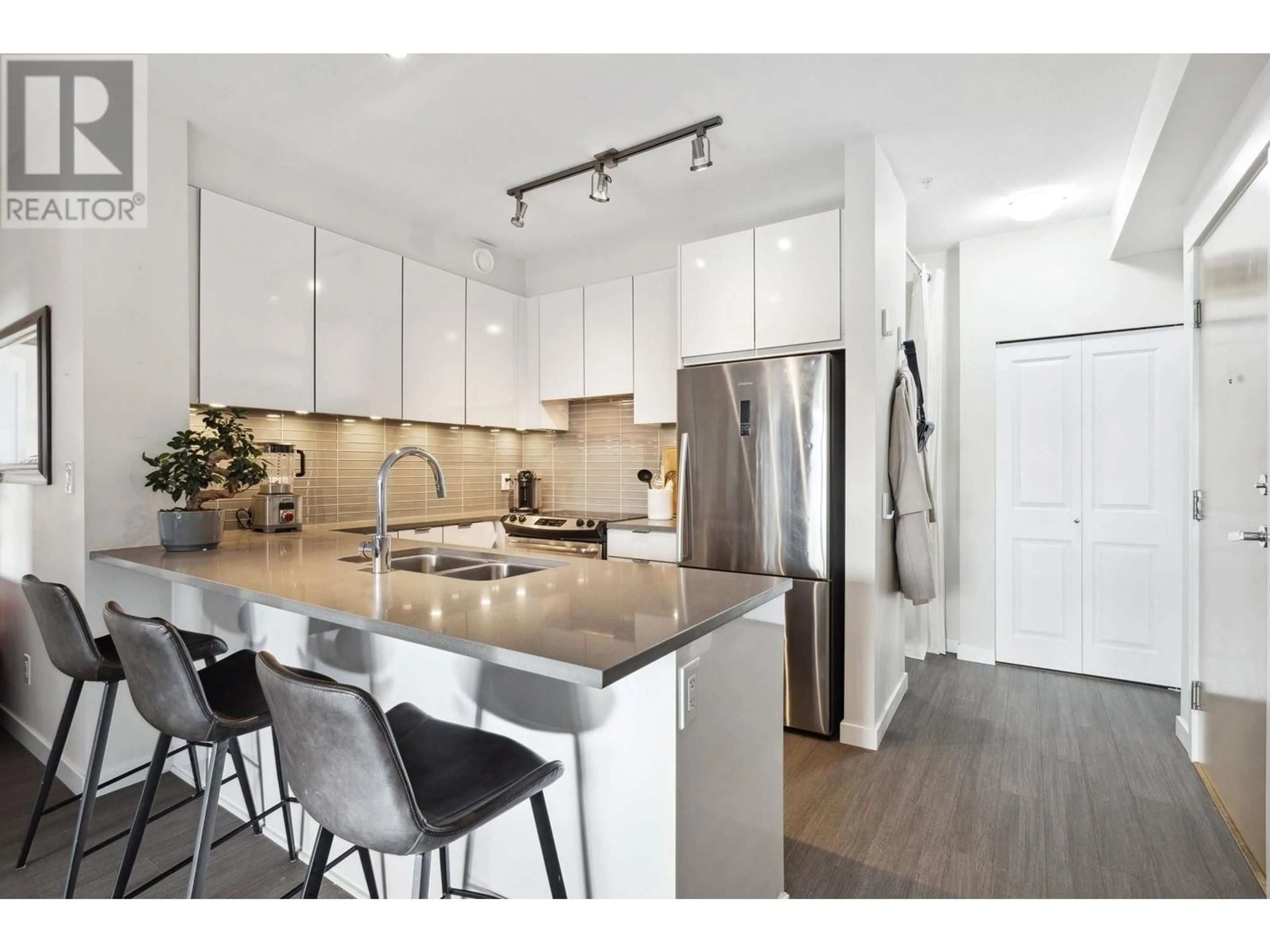 Open concept kitchen, unknown for 316 9877 UNIVERSITY CRESCENT, Burnaby British Columbia V5A0E5