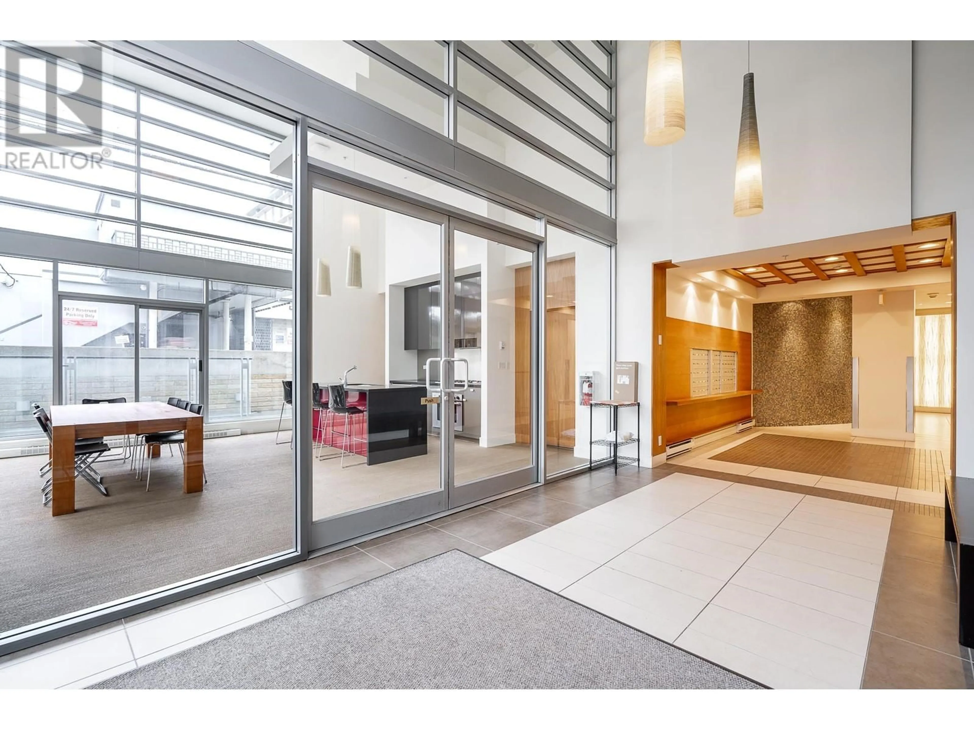 Indoor foyer for 805 1530 W 8TH AVENUE, Vancouver British Columbia V6J5M6