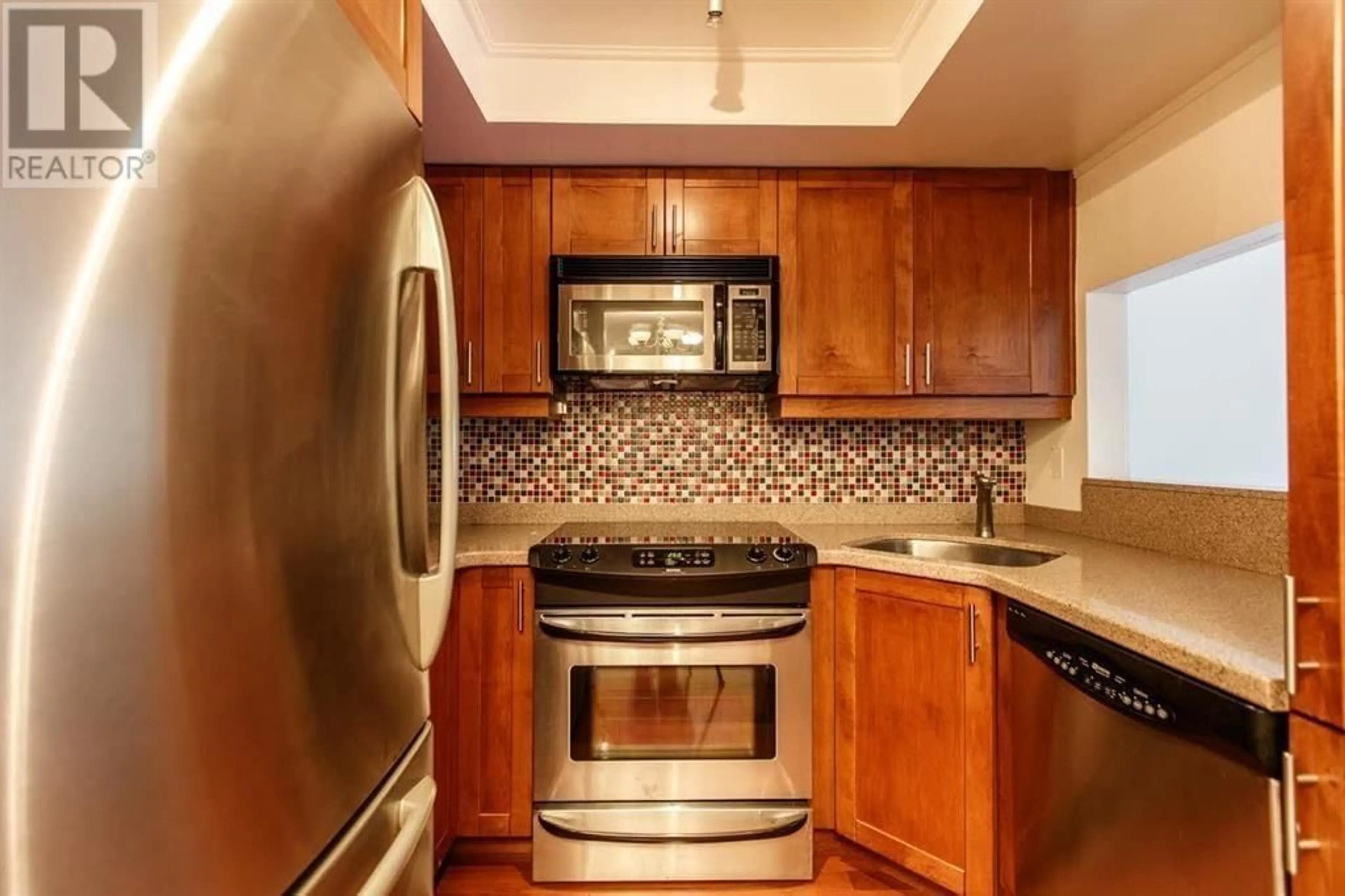 Standard kitchen, ceramic/tile floor for 205 3875 W 4TH AVENUE, Vancouver British Columbia V6R4H8