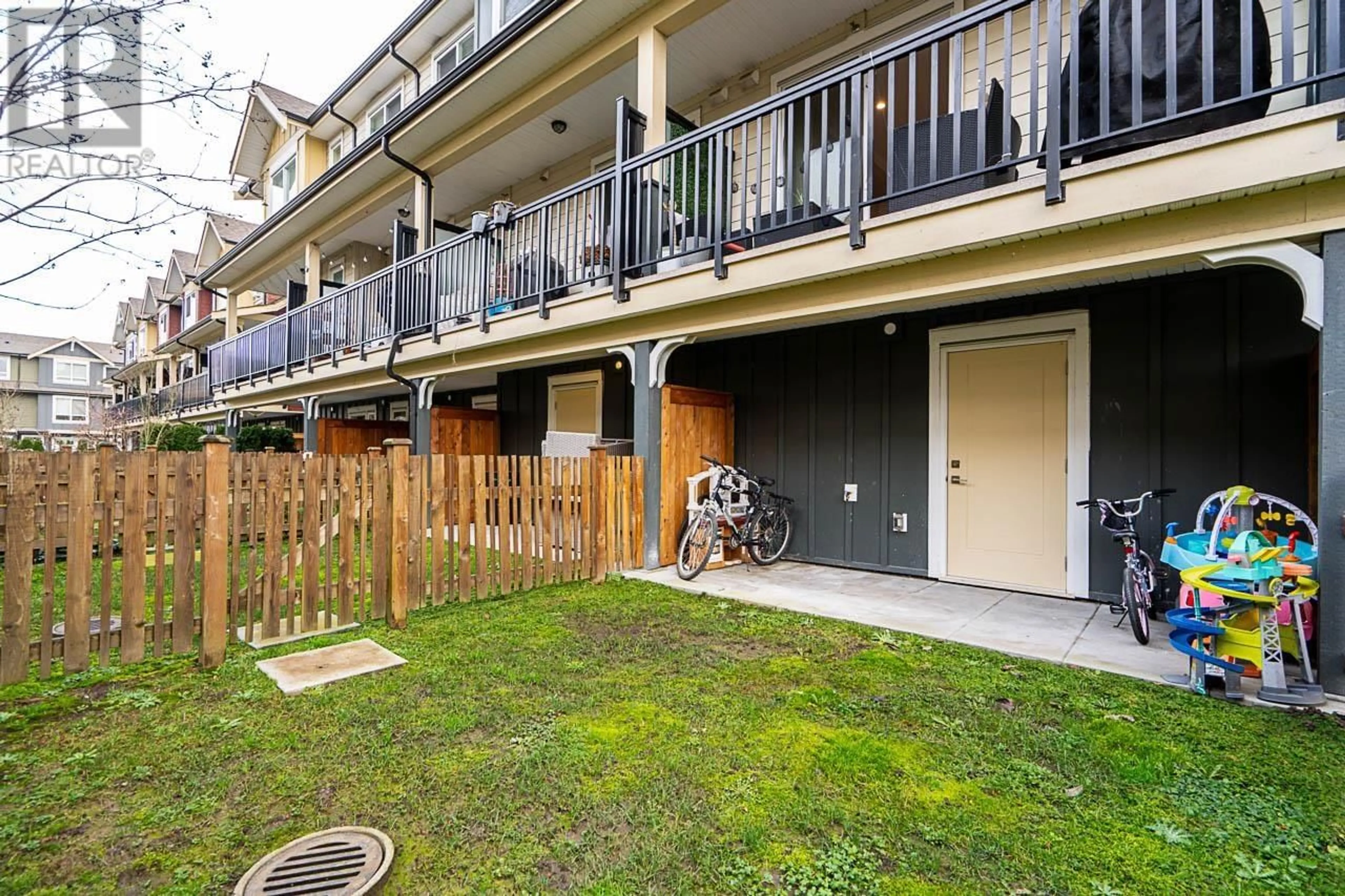 Patio, street for 22 430 DUNCAN STREET, New Westminster British Columbia V3M0M2