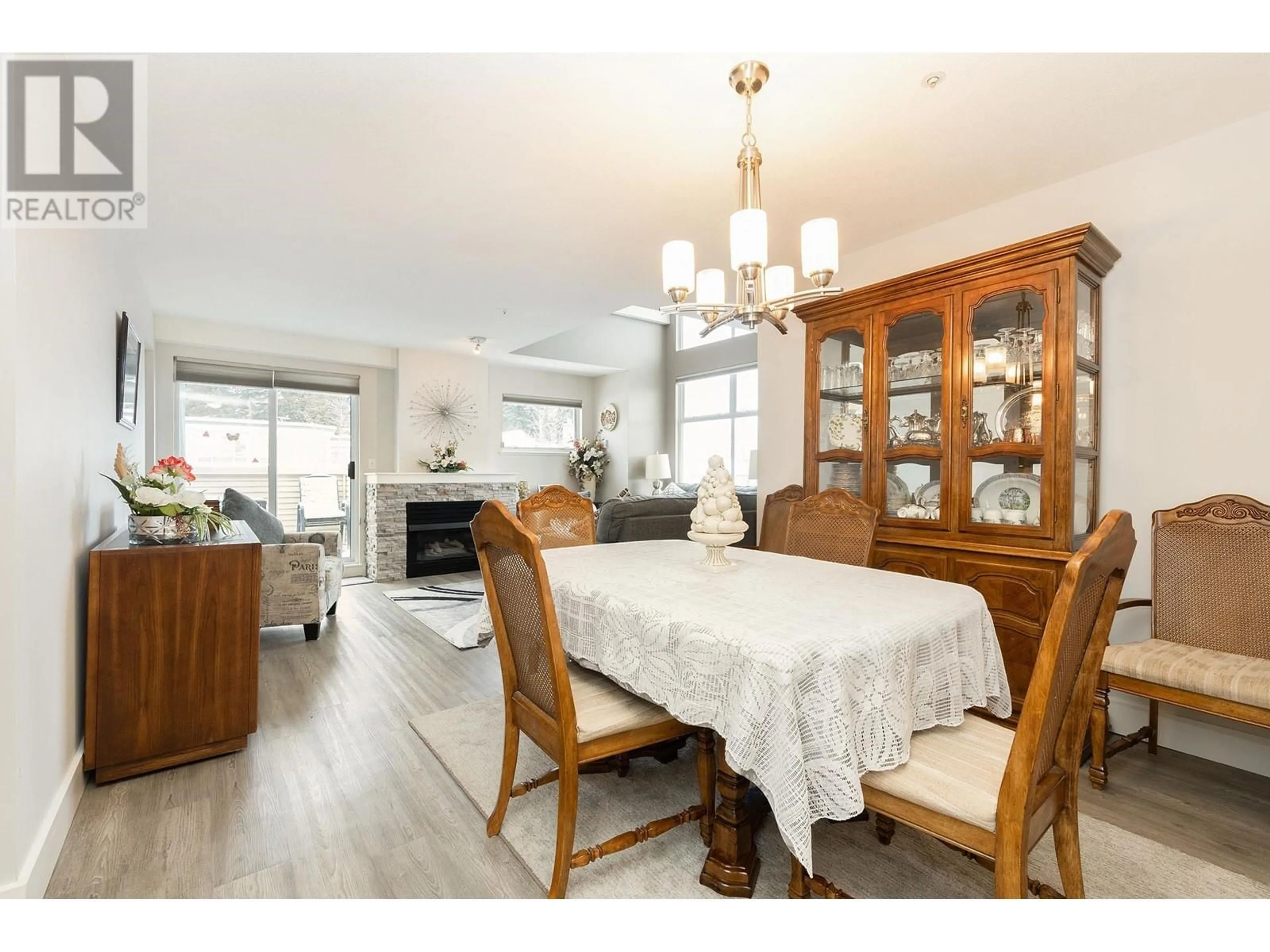 Dining room, wood/laminate floor for 404 19131 FORD ROAD, Pitt Meadows British Columbia V3Y2R5