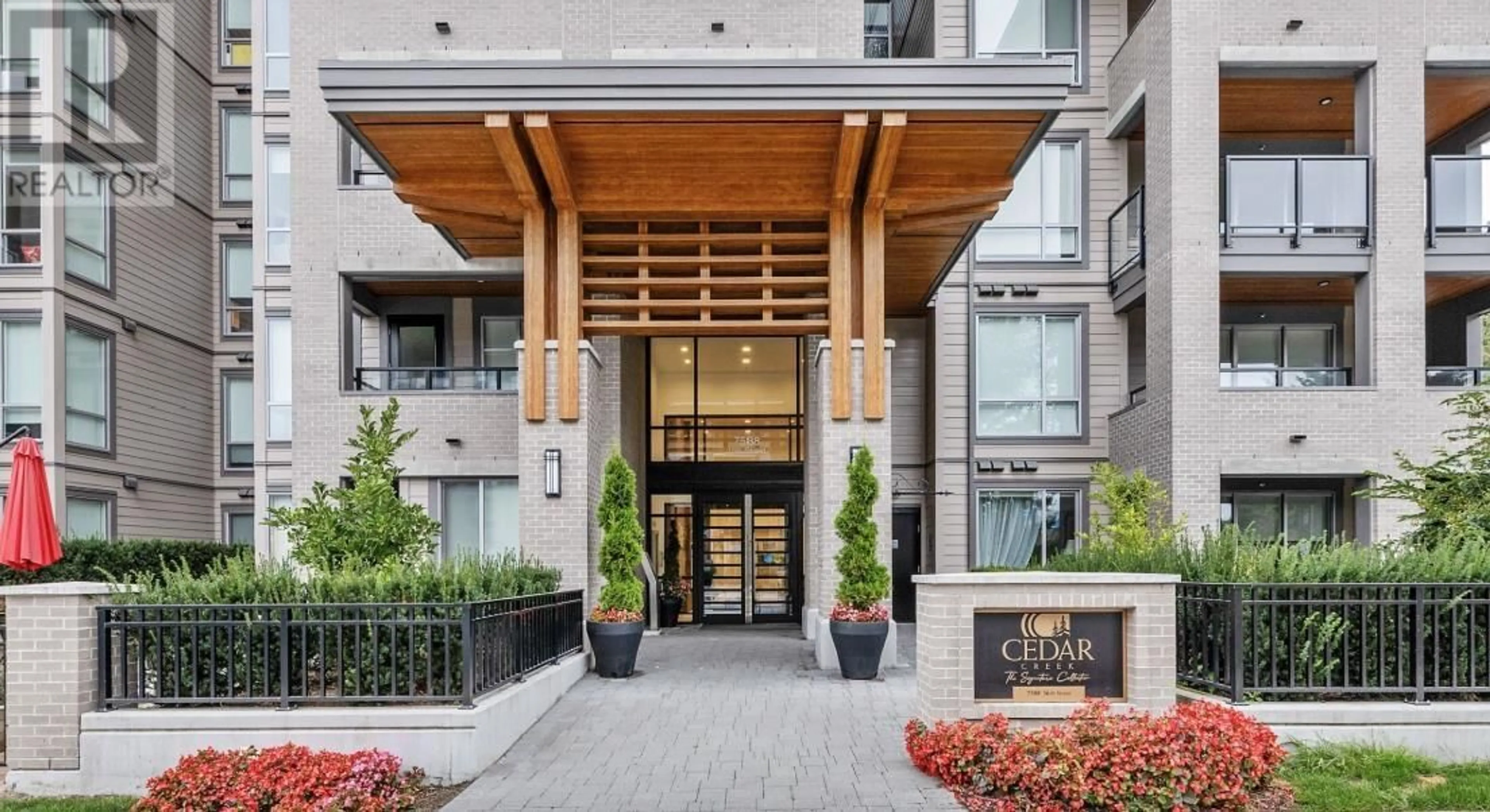 Indoor foyer for 506 - 7588 16TH STREET, Burnaby British Columbia V3N0H8