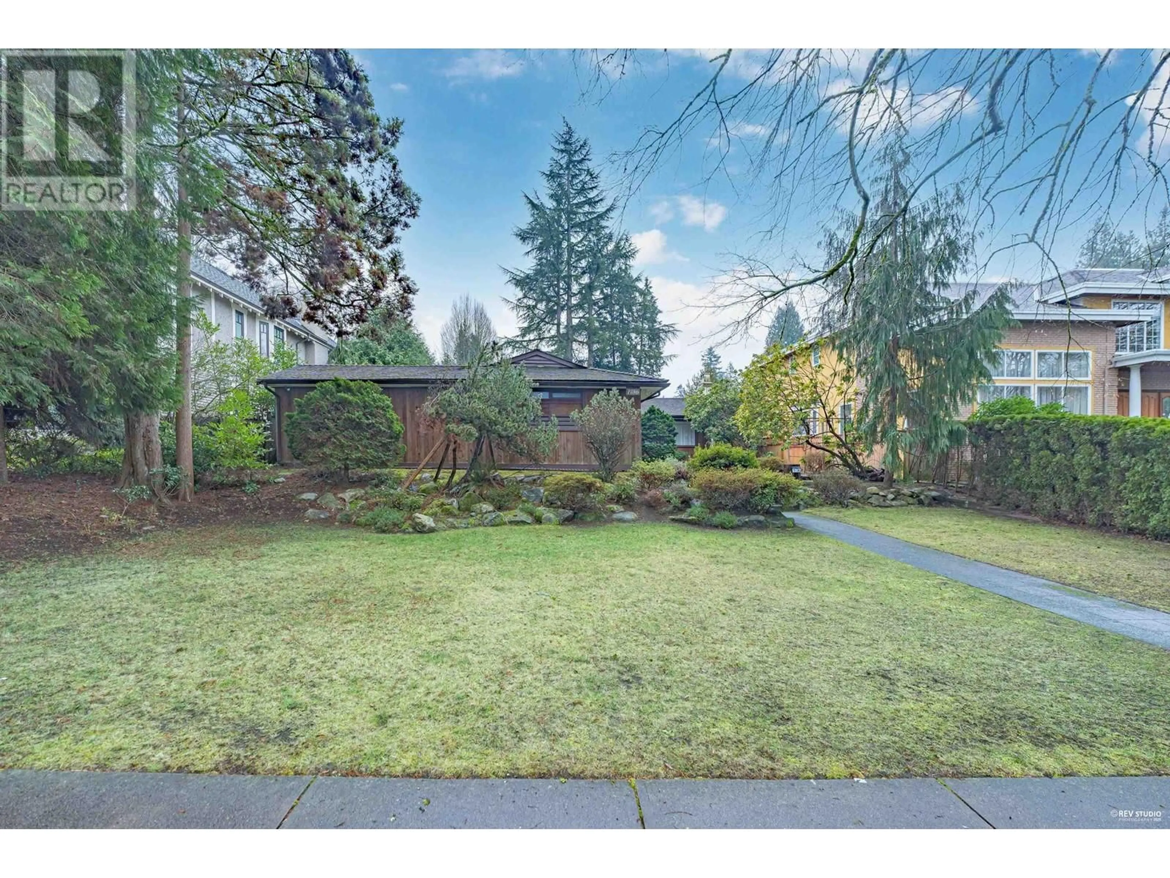 A pic from outside/outdoor area/front of a property/back of a property/a pic from drone, street for 1736 37TH AVENUE, Vancouver British Columbia V6M1N1