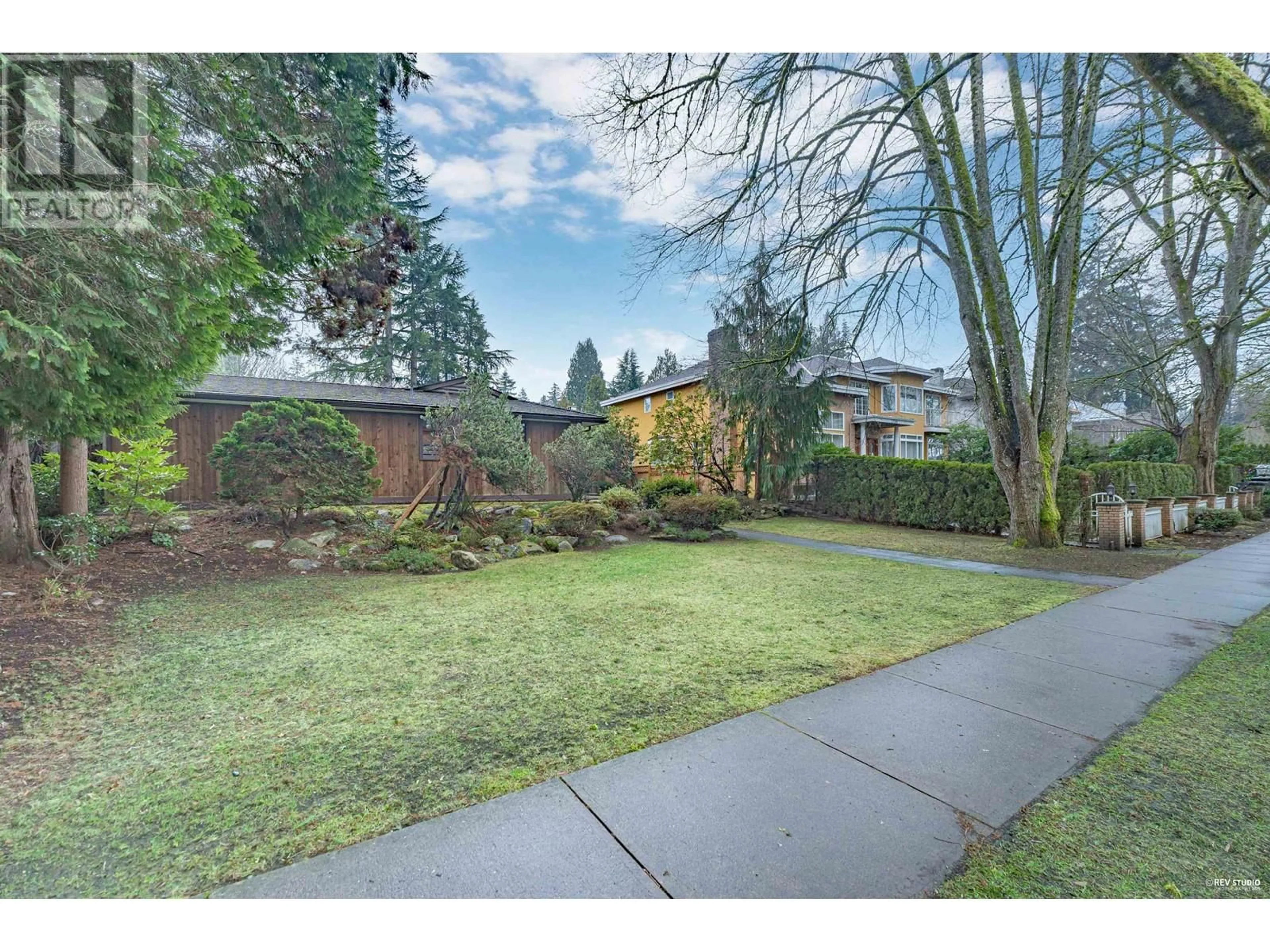 A pic from outside/outdoor area/front of a property/back of a property/a pic from drone, street for 1736 37TH AVENUE, Vancouver British Columbia V6M1N1