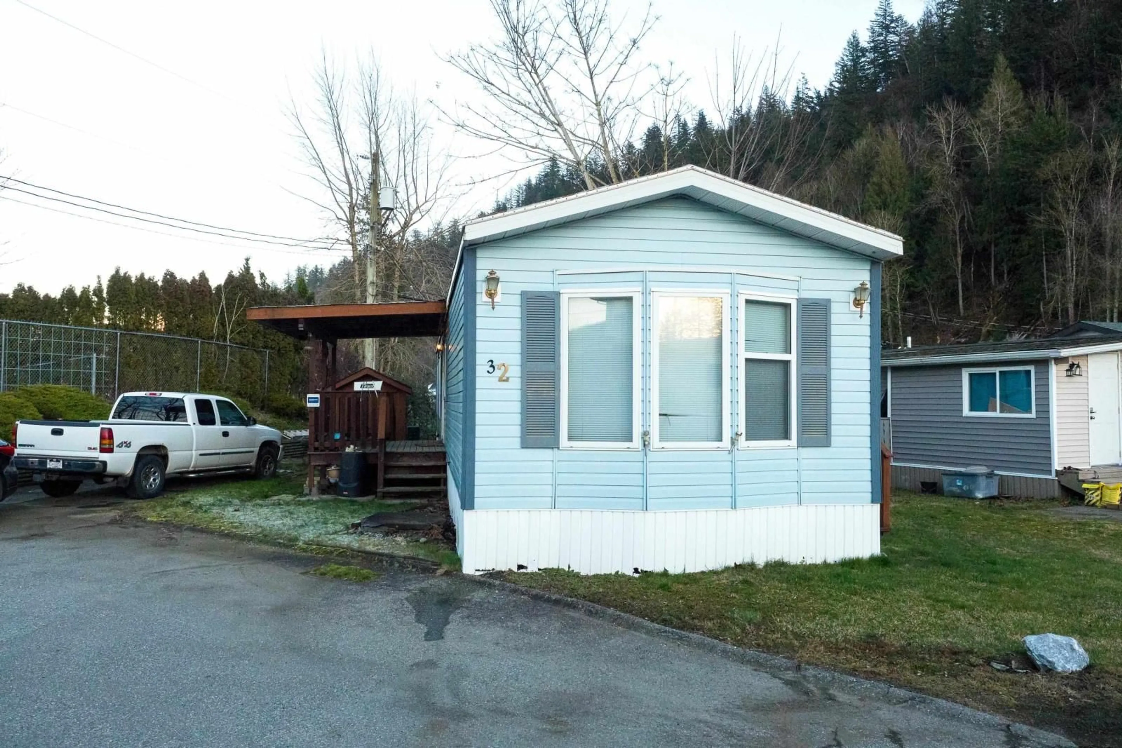 Home with vinyl exterior material, street for 32 45715 ALMA AVENUE|Vedder Crossing, Chilliwack British Columbia V2R3M5