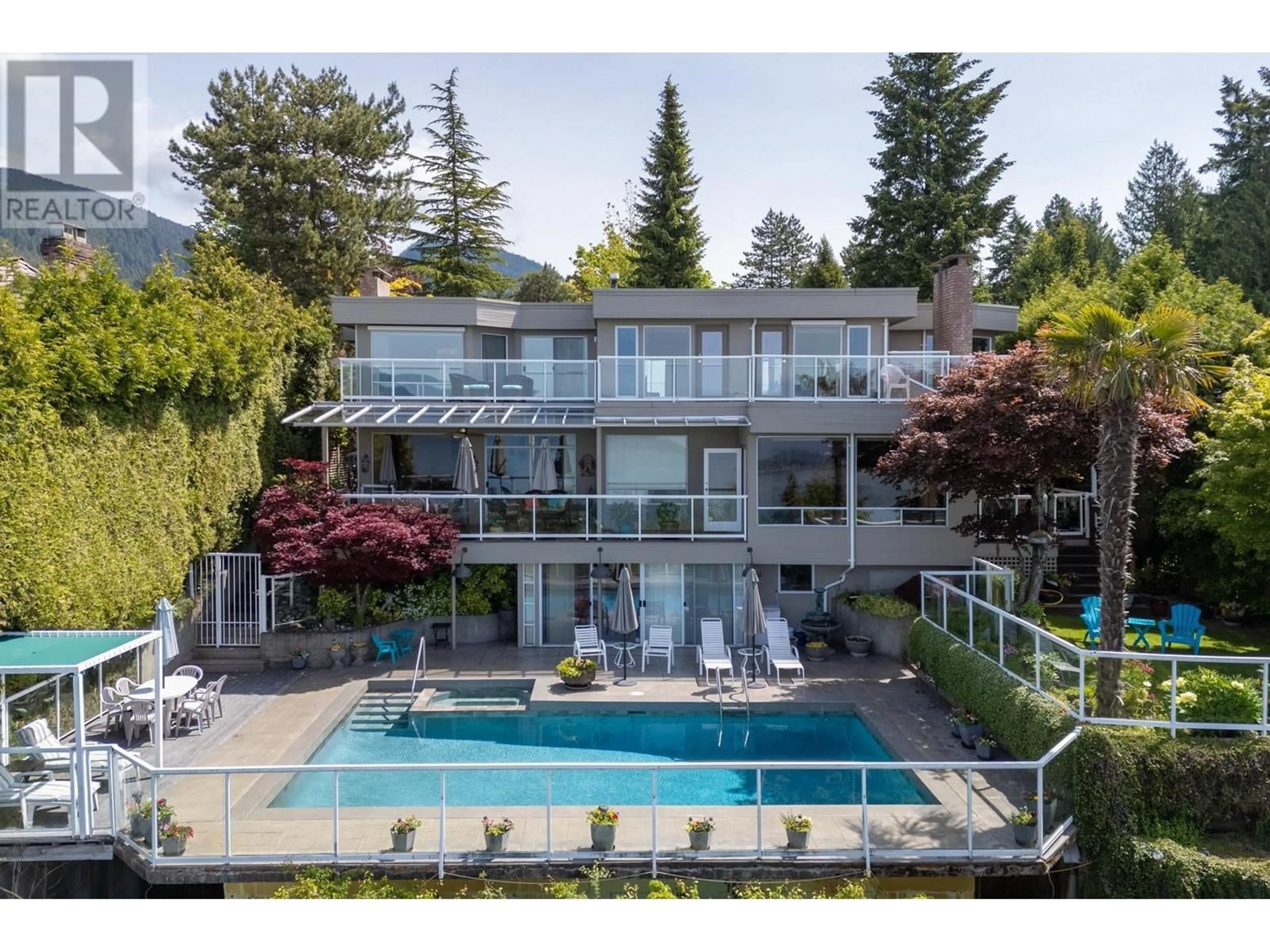 A pic from outside/outdoor area/front of a property/back of a property/a pic from drone, water/lake/river/ocean view for 4729 WOODBURN ROAD, West Vancouver British Columbia V7S3A8