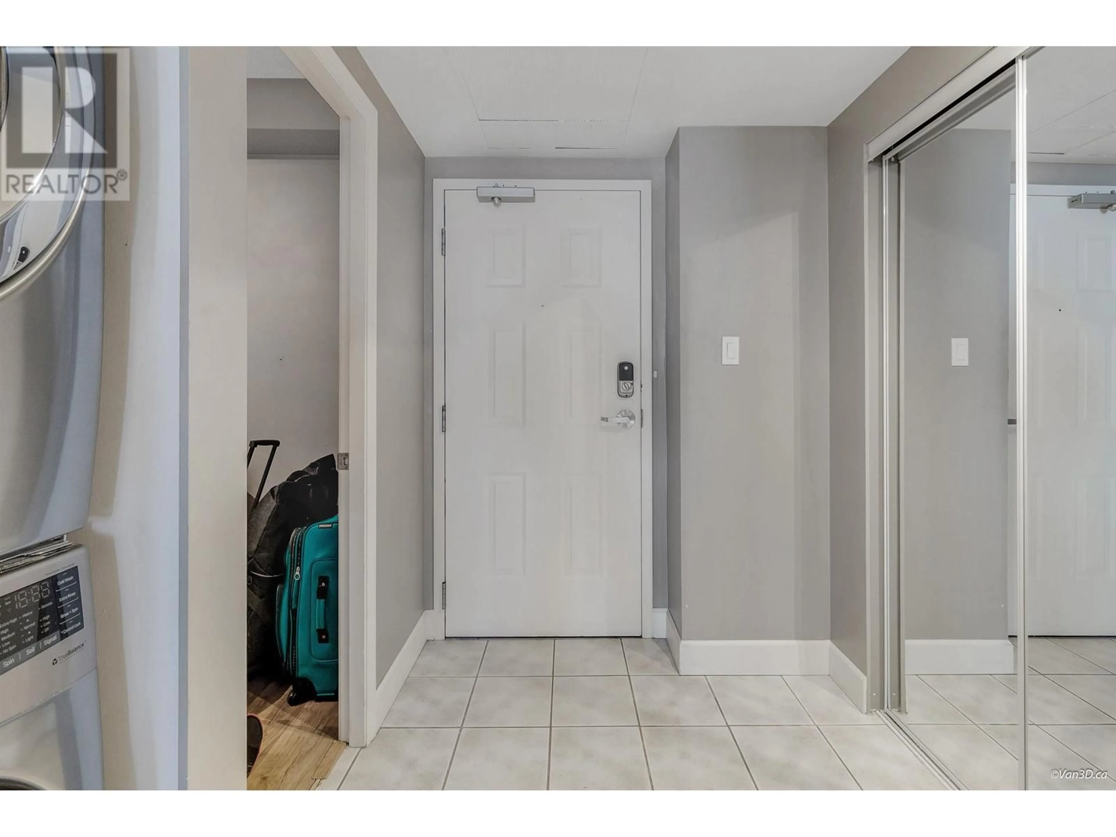 Indoor entryway for 415 - 555 ABBOTT STREET, Vancouver British Columbia V6B2L2