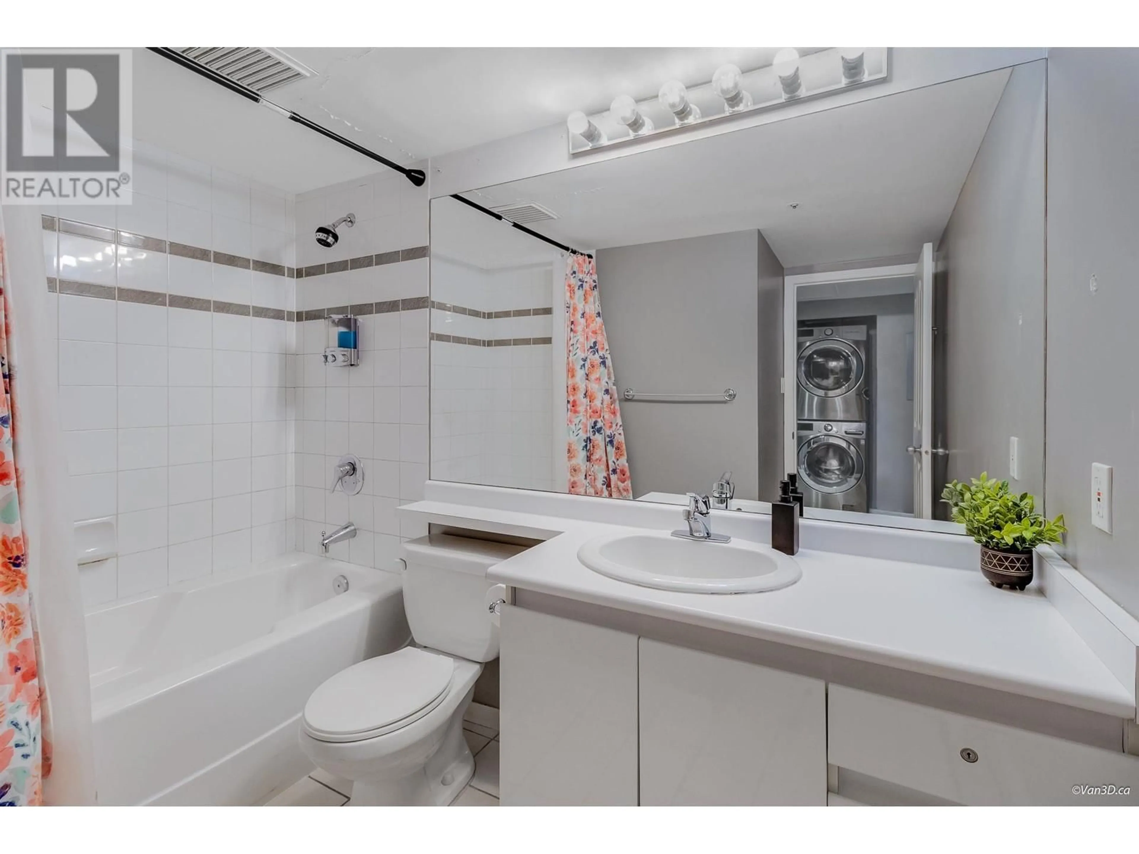 Standard bathroom, ceramic/tile floor for 415 - 555 ABBOTT STREET, Vancouver British Columbia V6B2L2