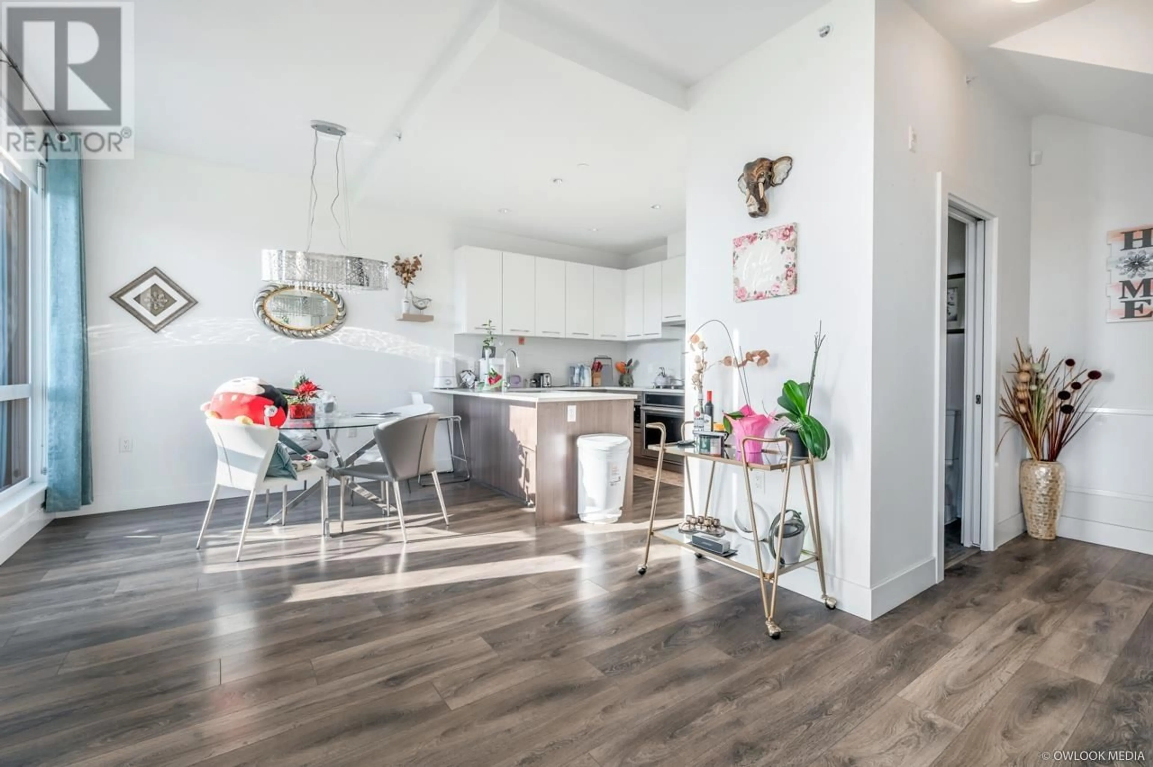 Open concept kitchen, wood/laminate floor for 3 8598 RIVER DISTRICT CROSSING, Vancouver British Columbia V5S0C1