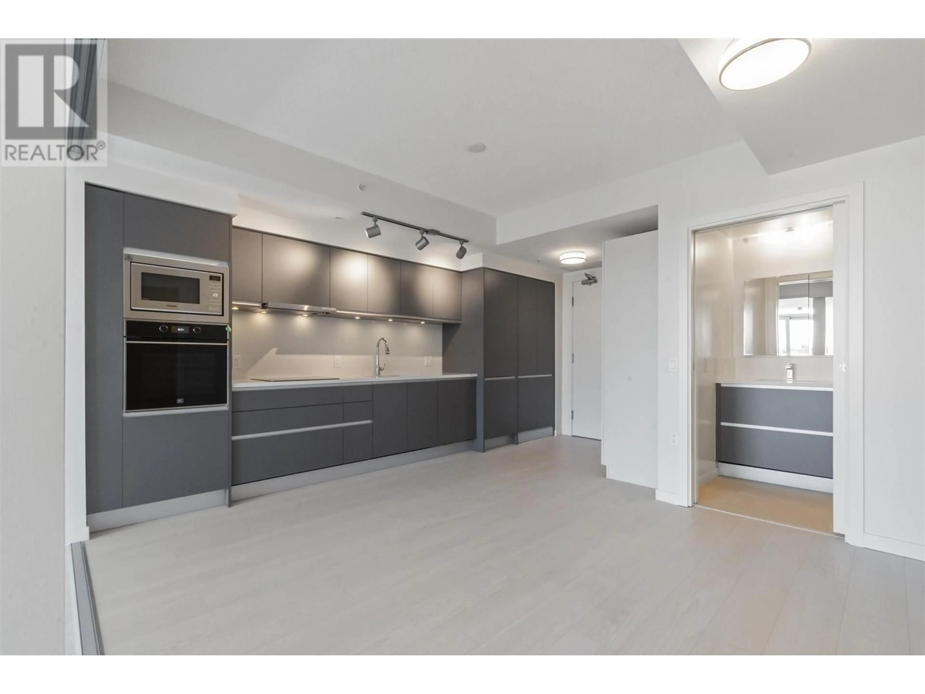 Open concept kitchen, unknown for 727 180 E 2ND AVENUE, Vancouver British Columbia V5T0K4