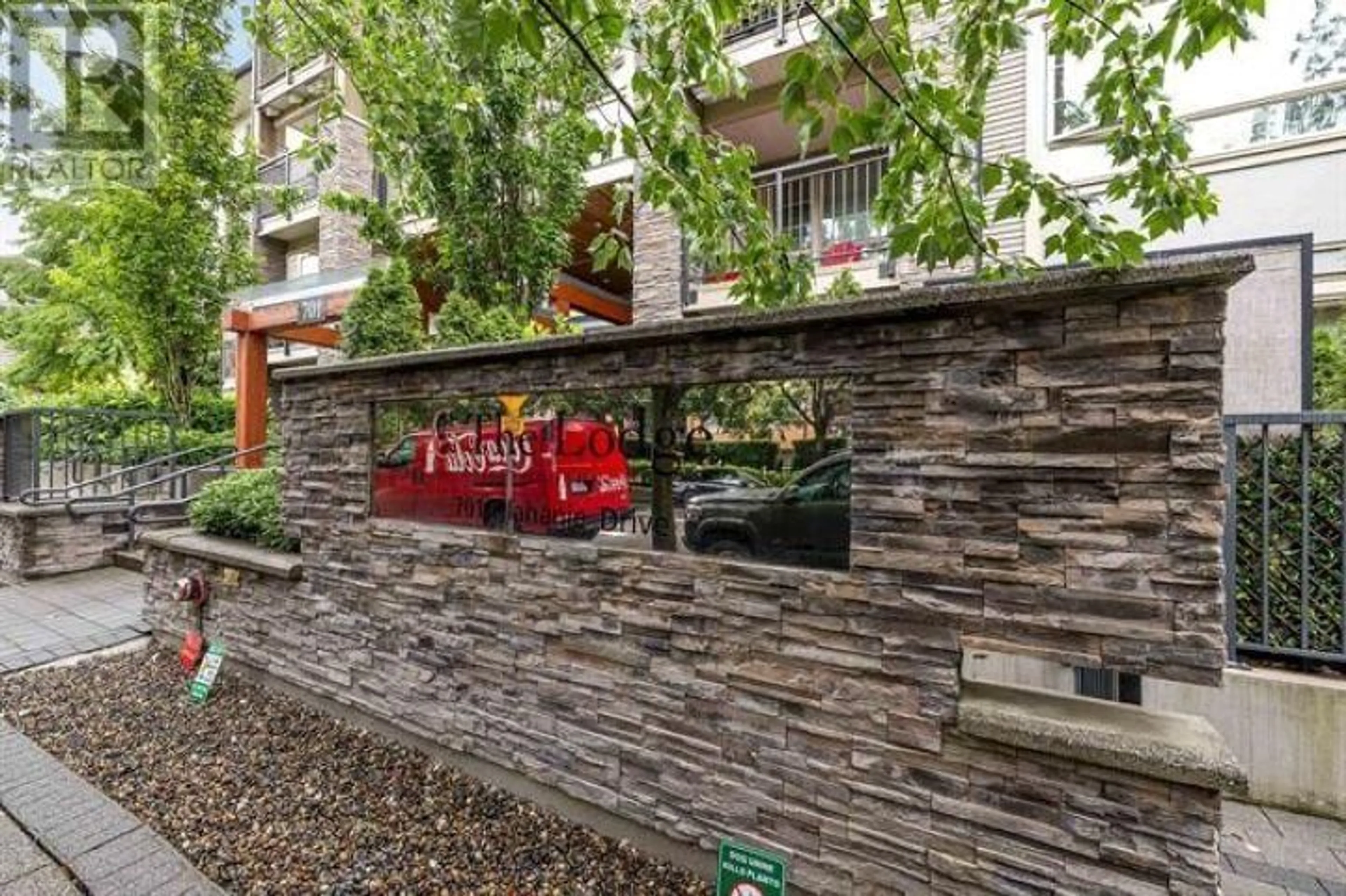 Patio, street for 409 701 KLAHANIE DRIVE, Port Moody British Columbia V3H5L6