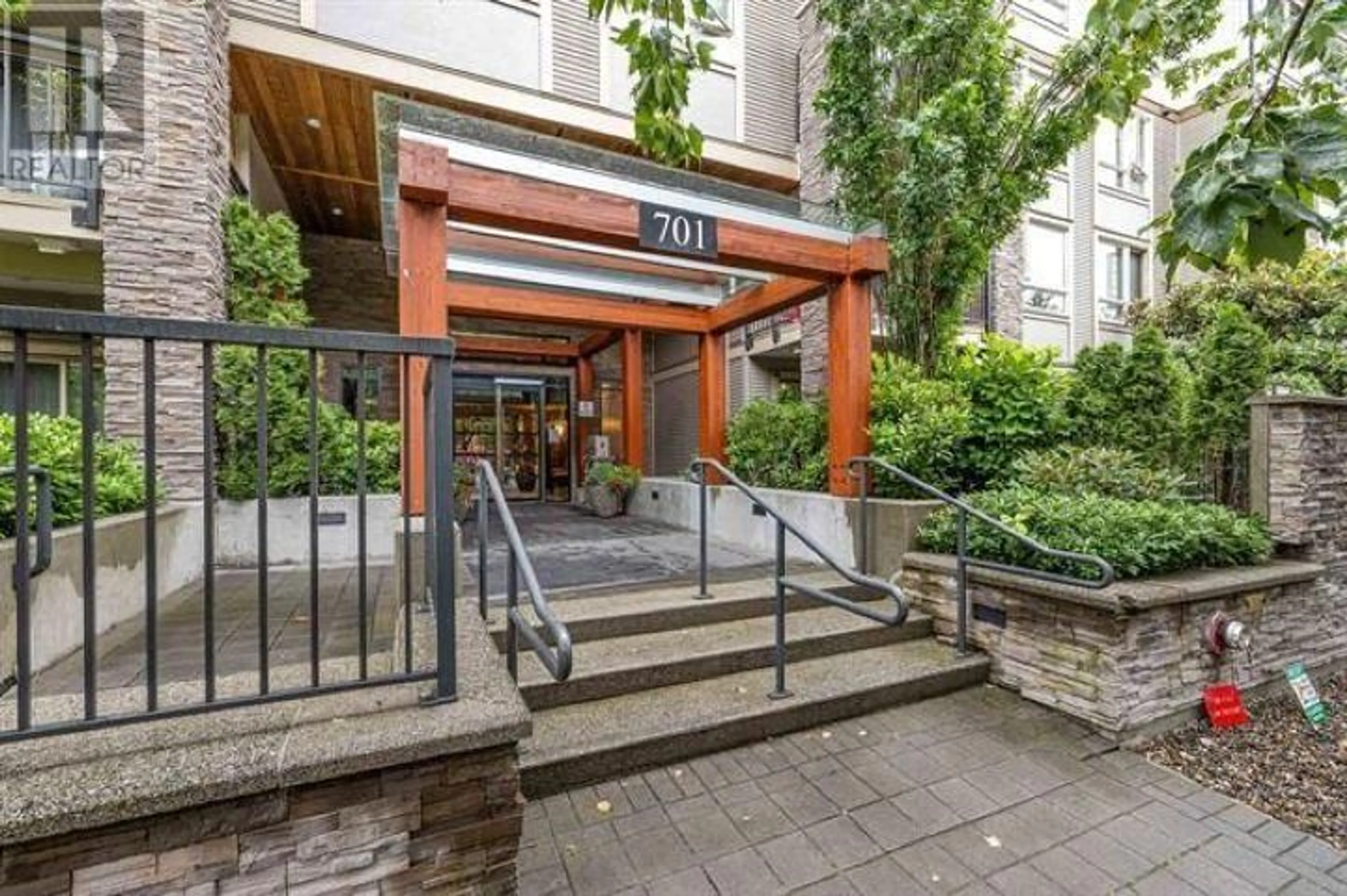 Indoor foyer for 409 701 KLAHANIE DRIVE, Port Moody British Columbia V3H5L6