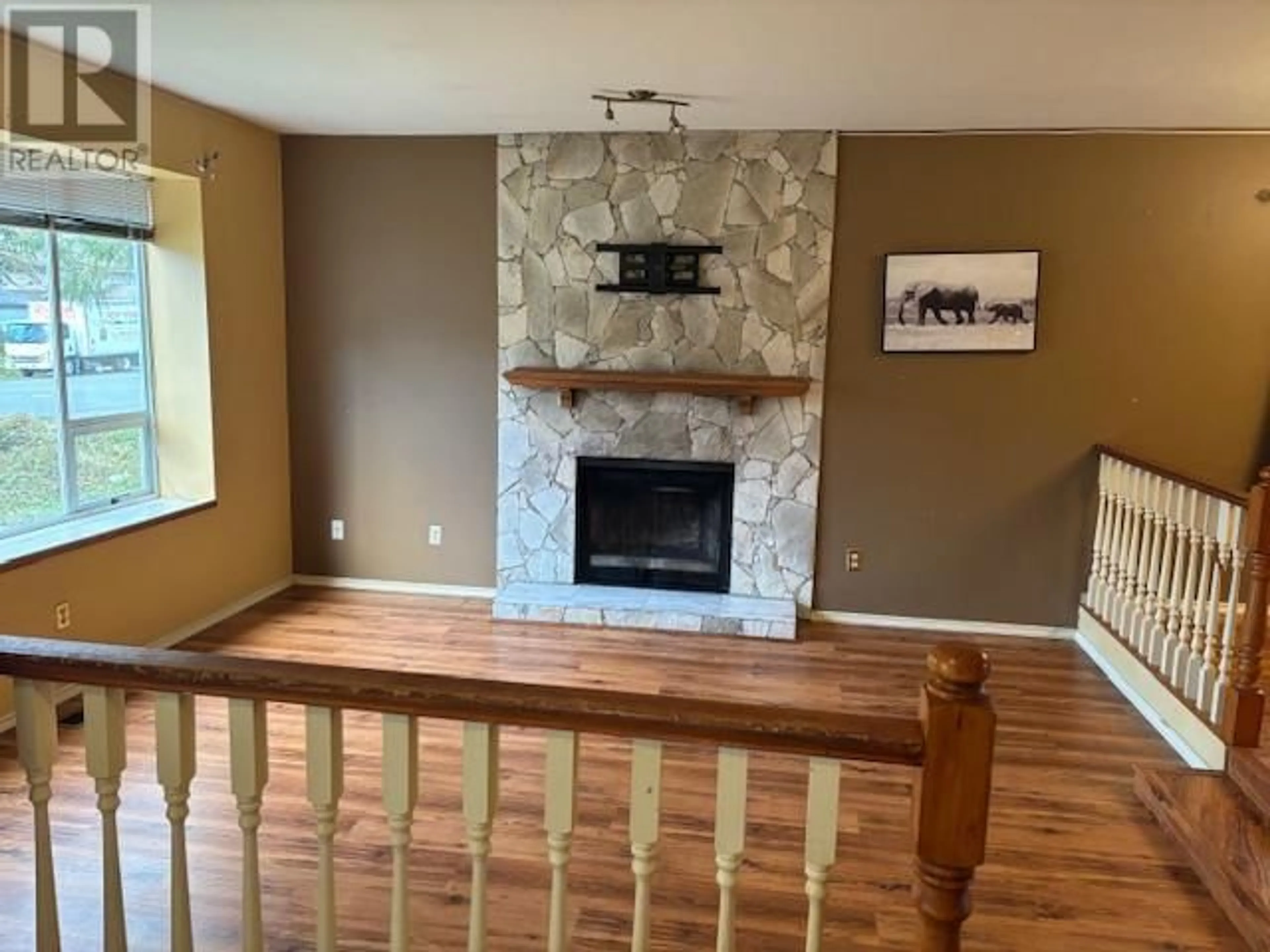 Living room with furniture, wood/laminate floor for 20148 DITTON STREET, Maple Ridge British Columbia V2X9H4