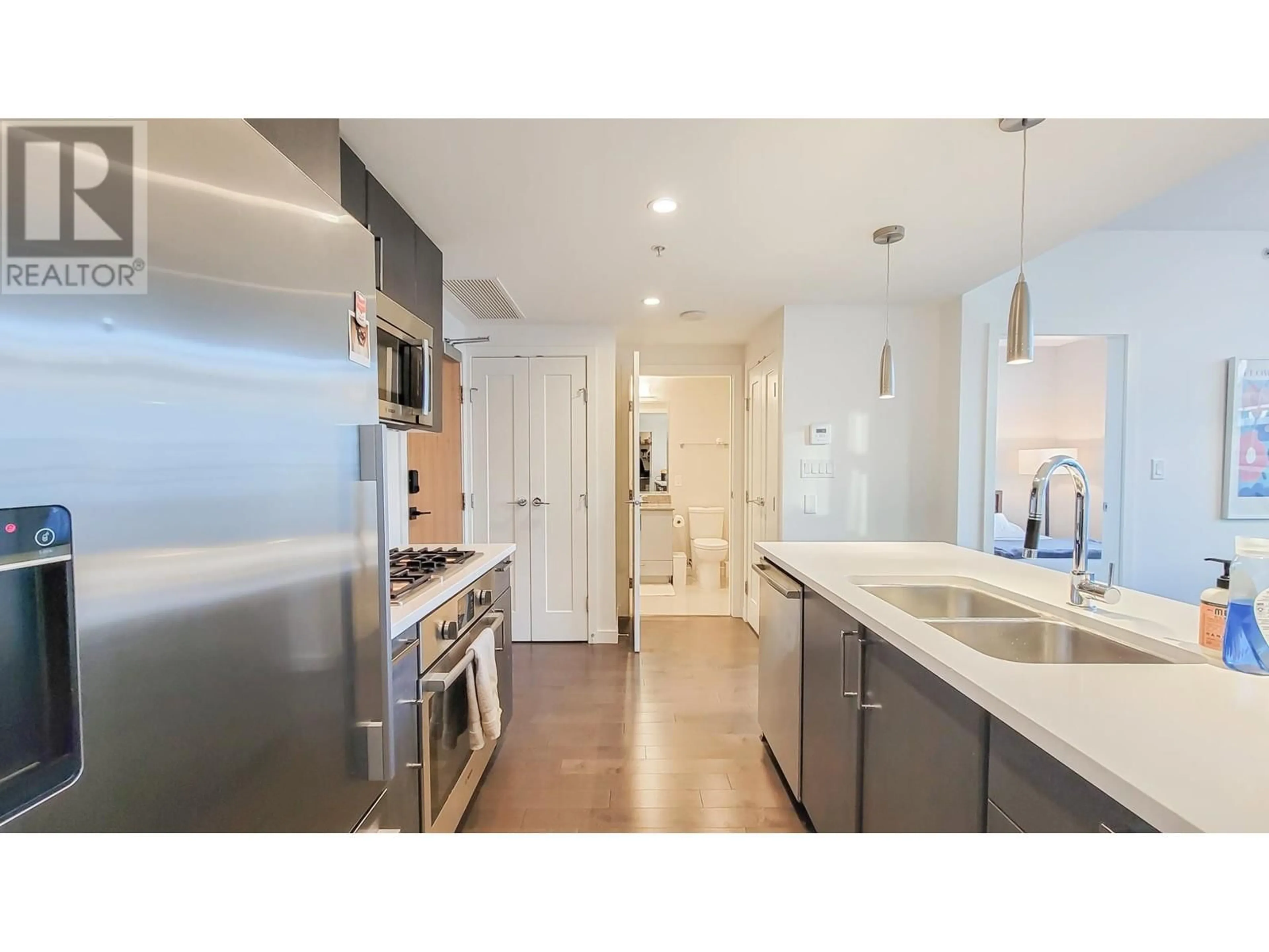 Open concept kitchen, ceramic/tile floor for 615 38 W 1ST AVENUE, Vancouver British Columbia V5Y0K3