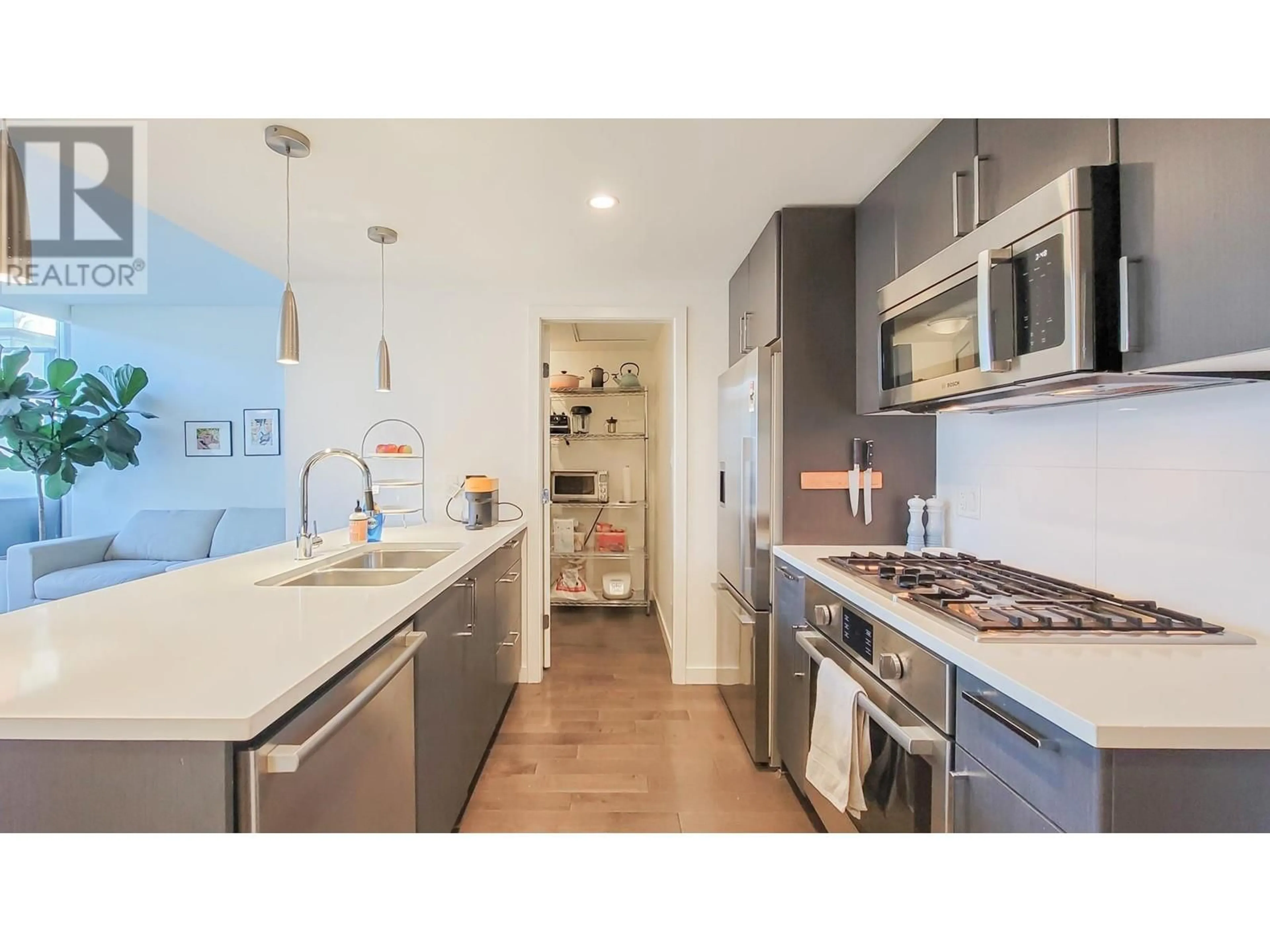 Open concept kitchen, unknown for 615 38 W 1ST AVENUE, Vancouver British Columbia V5Y0K3