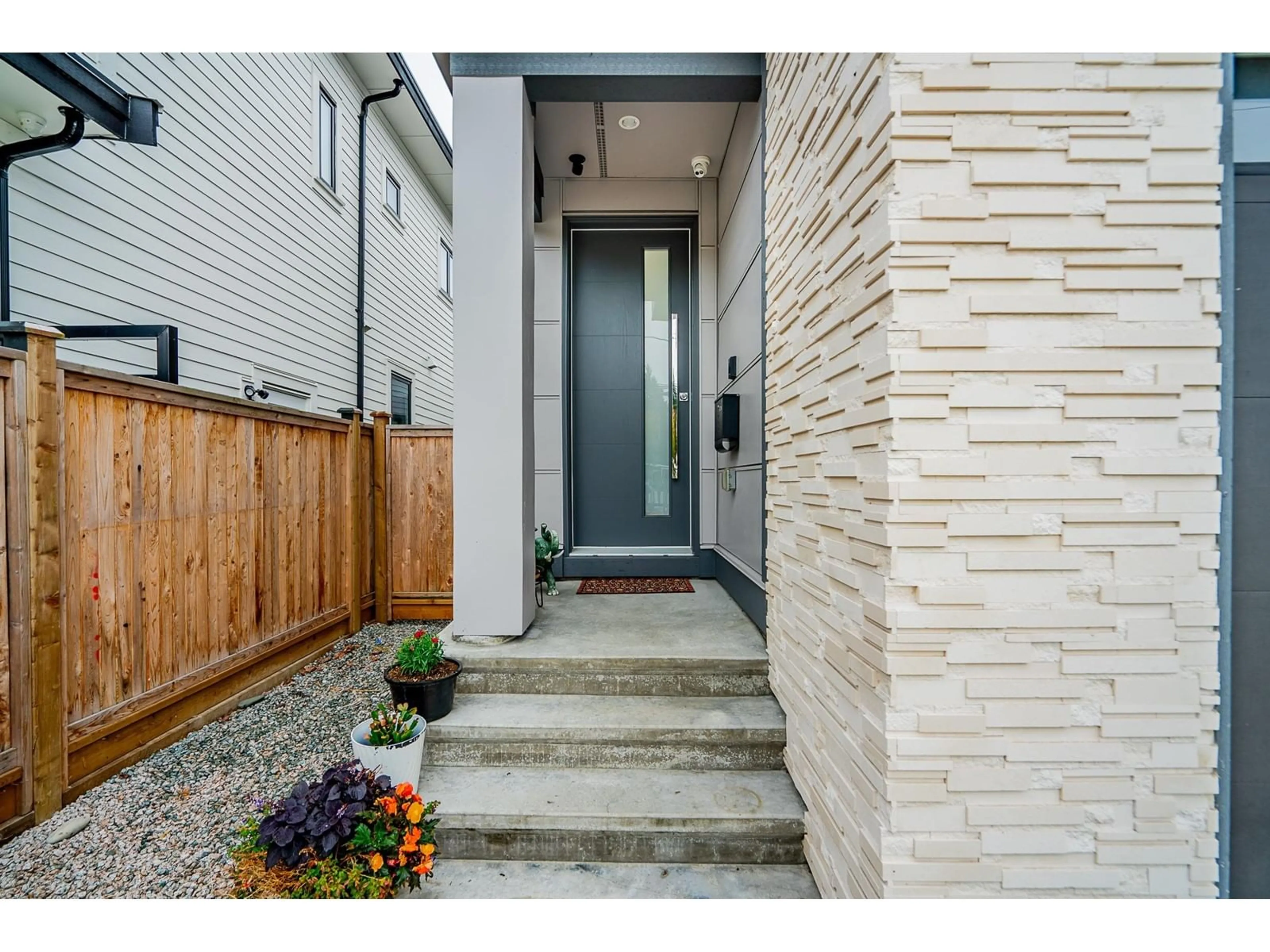 Indoor entryway for 11120 84 AVENUE, Delta British Columbia V4C2L7