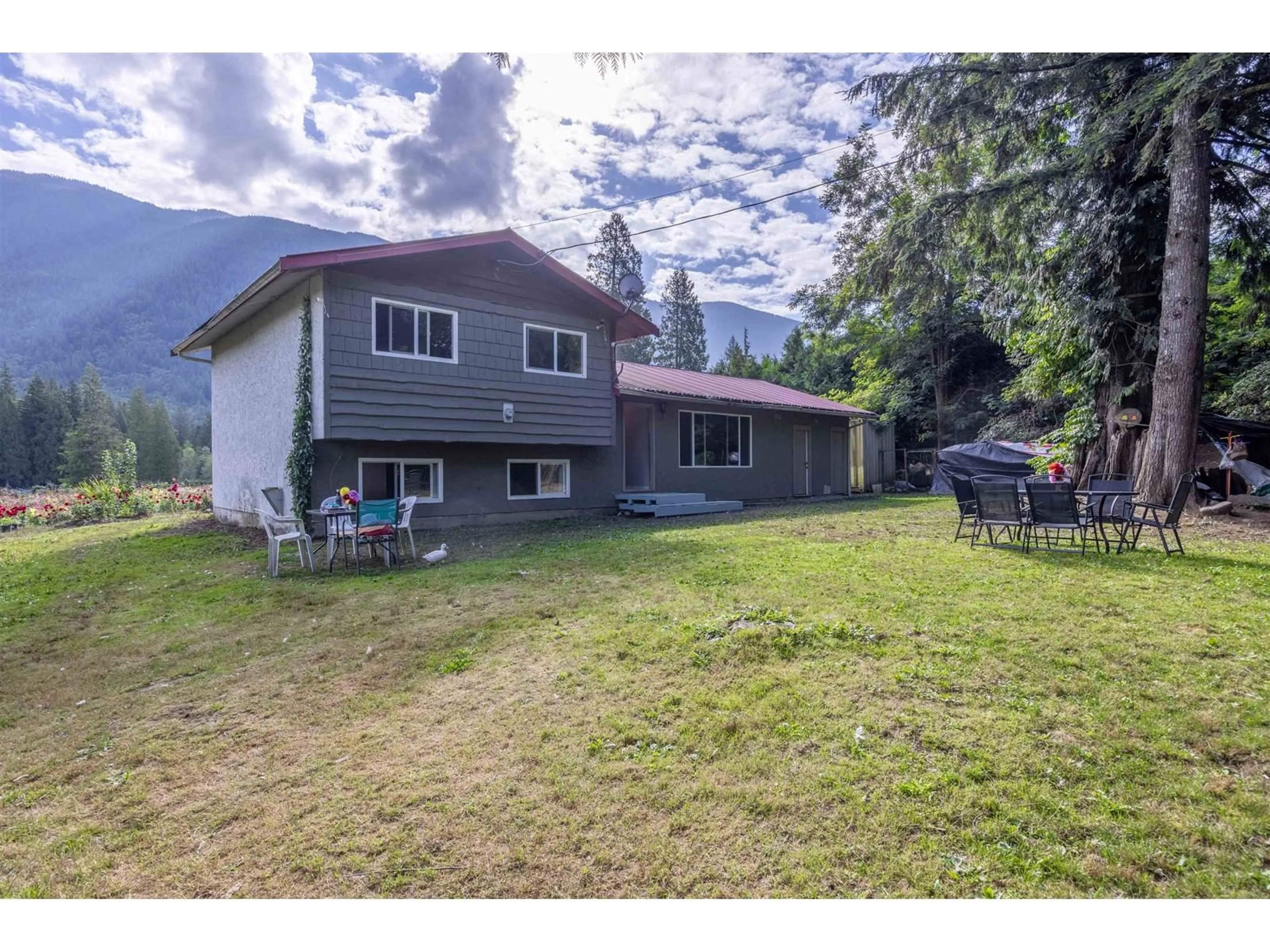 A pic from outside/outdoor area/front of a property/back of a property/a pic from drone, mountain view for 13842 SPRATT RD, Mission British Columbia V2V4J1