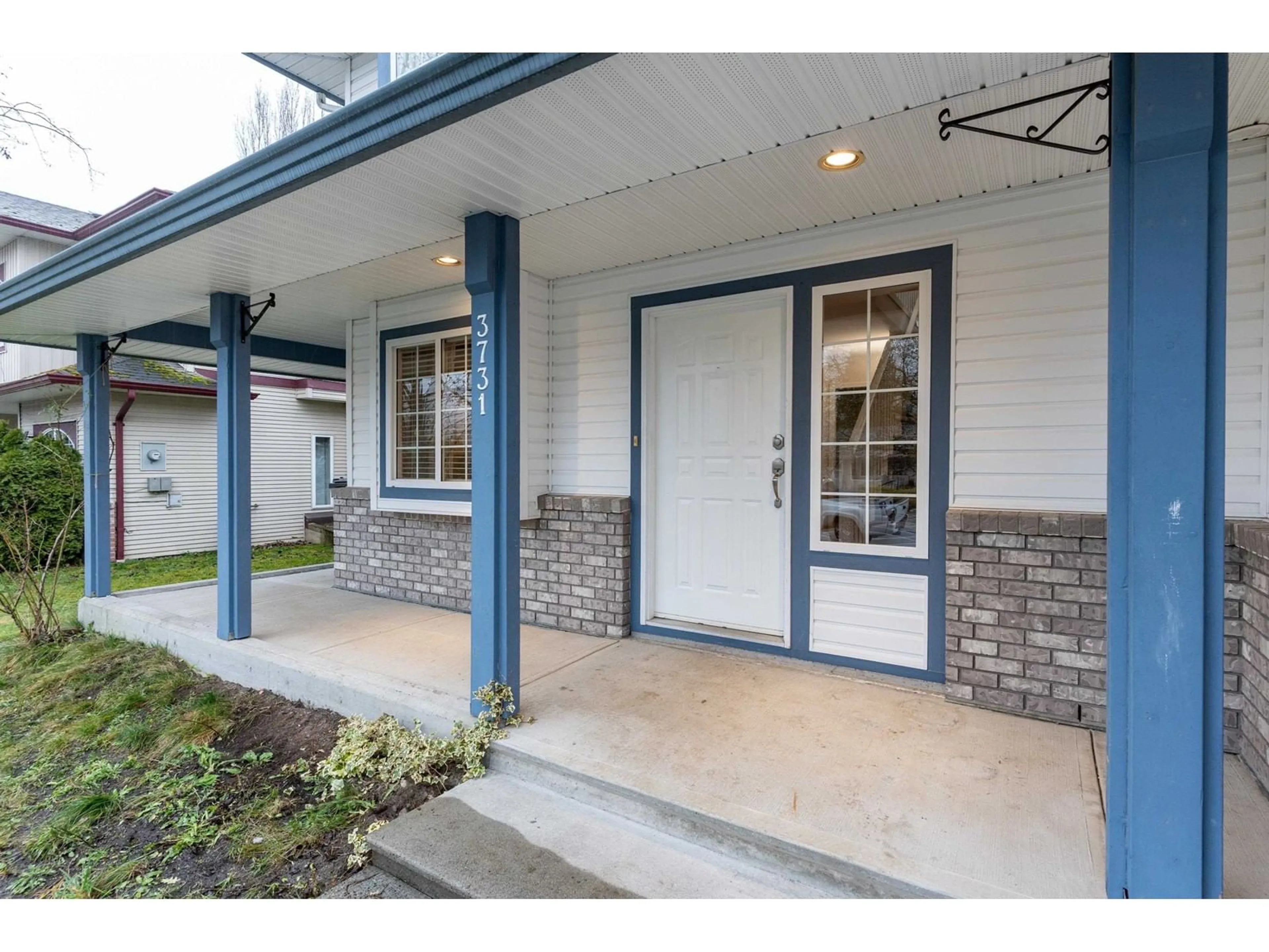 Indoor entryway for 3731 OLD CLAYBURN ROAD, Abbotsford British Columbia V2S7H3