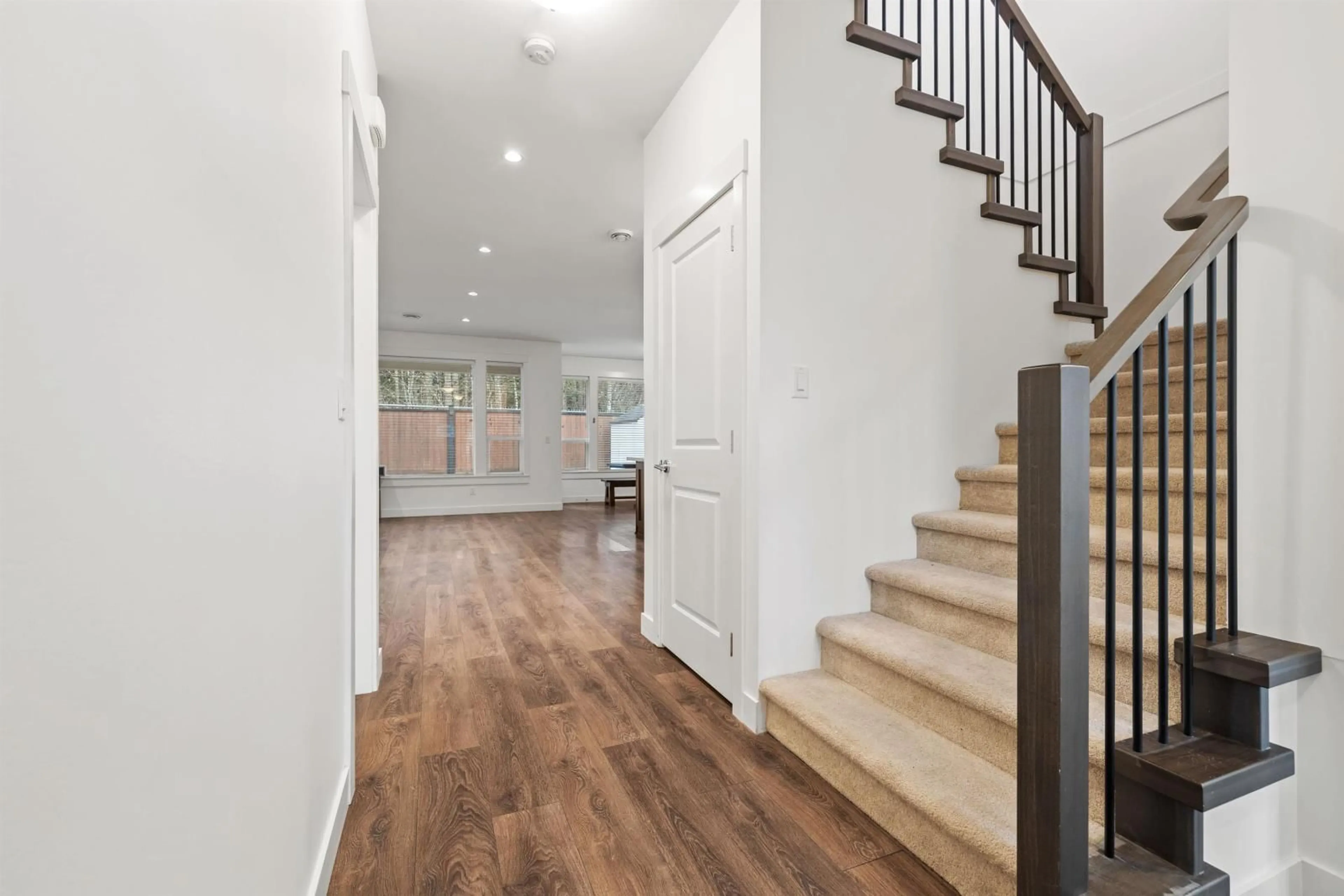 Indoor entryway for 22 63650 FLOOD HOPE ROAD|Hope, Hope British Columbia V0X1L2