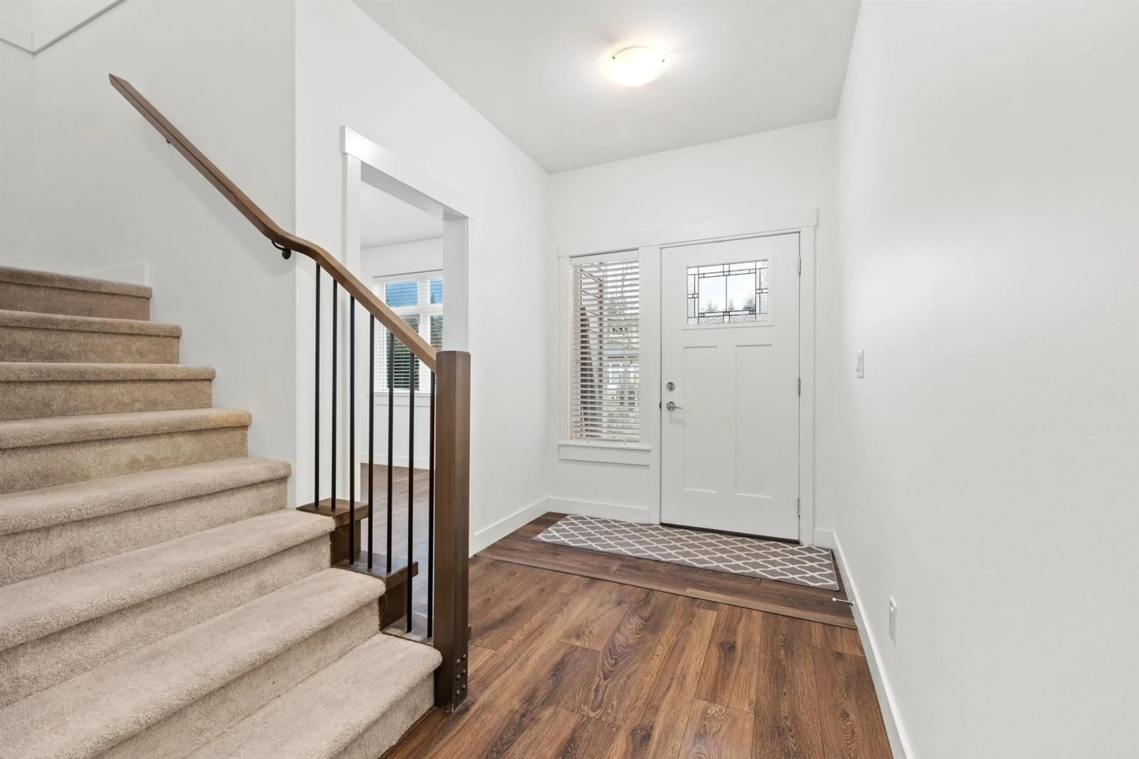 Indoor entryway for 22 63650 FLOOD HOPE ROAD|Hope, Hope British Columbia V0X1L2