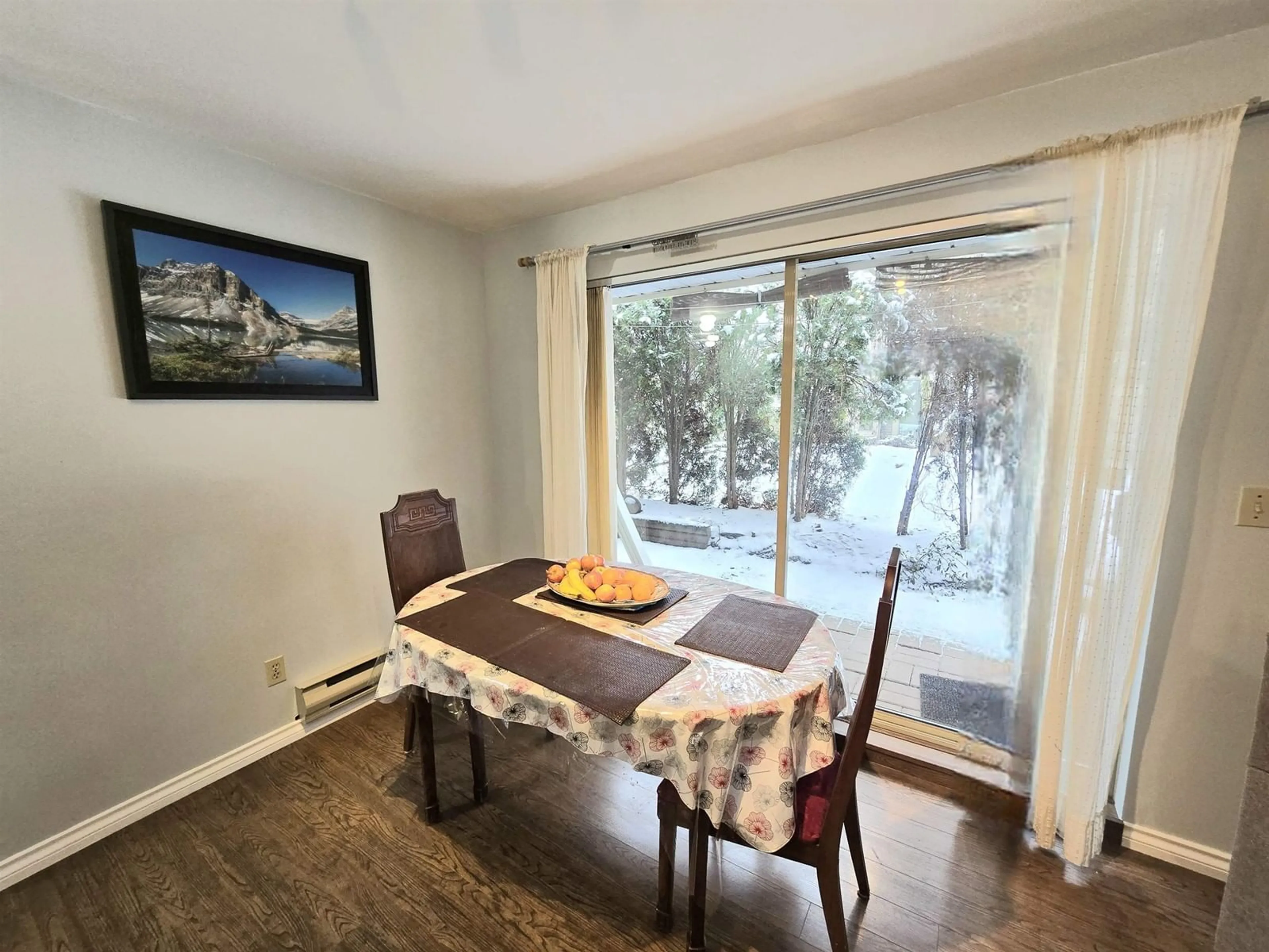 Dining room, wood/laminate floor for 107 10720 138 STREET, Surrey British Columbia V3T4K5