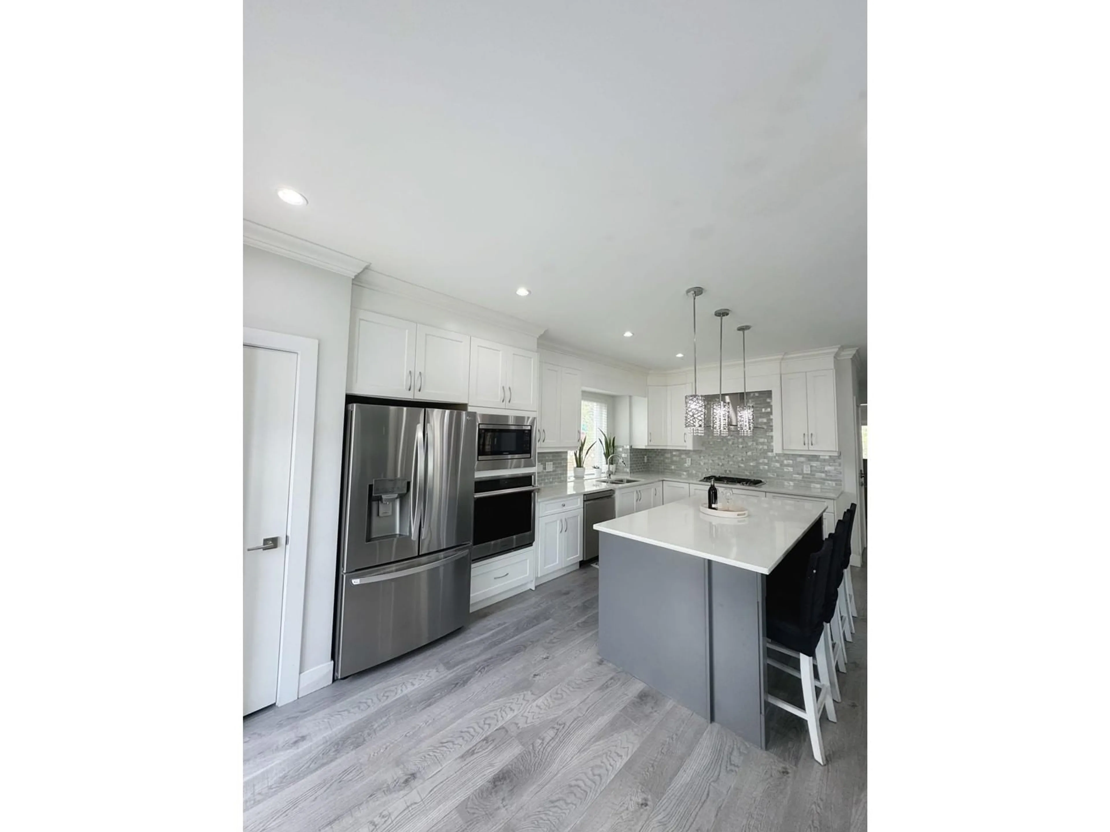 Open concept kitchen, unknown for 6989 206, Langley British Columbia V2Y0W4