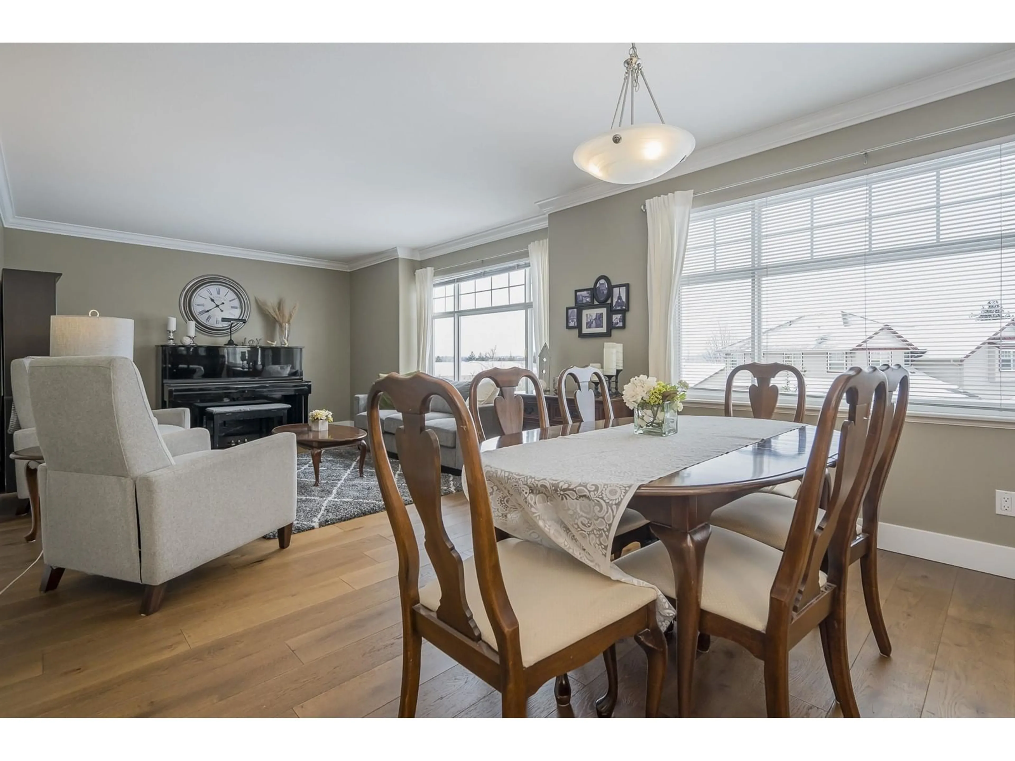 Dining room, wood/laminate floor for 3762 SHERIDAN PLACE, Abbotsford British Columbia V2S8K4