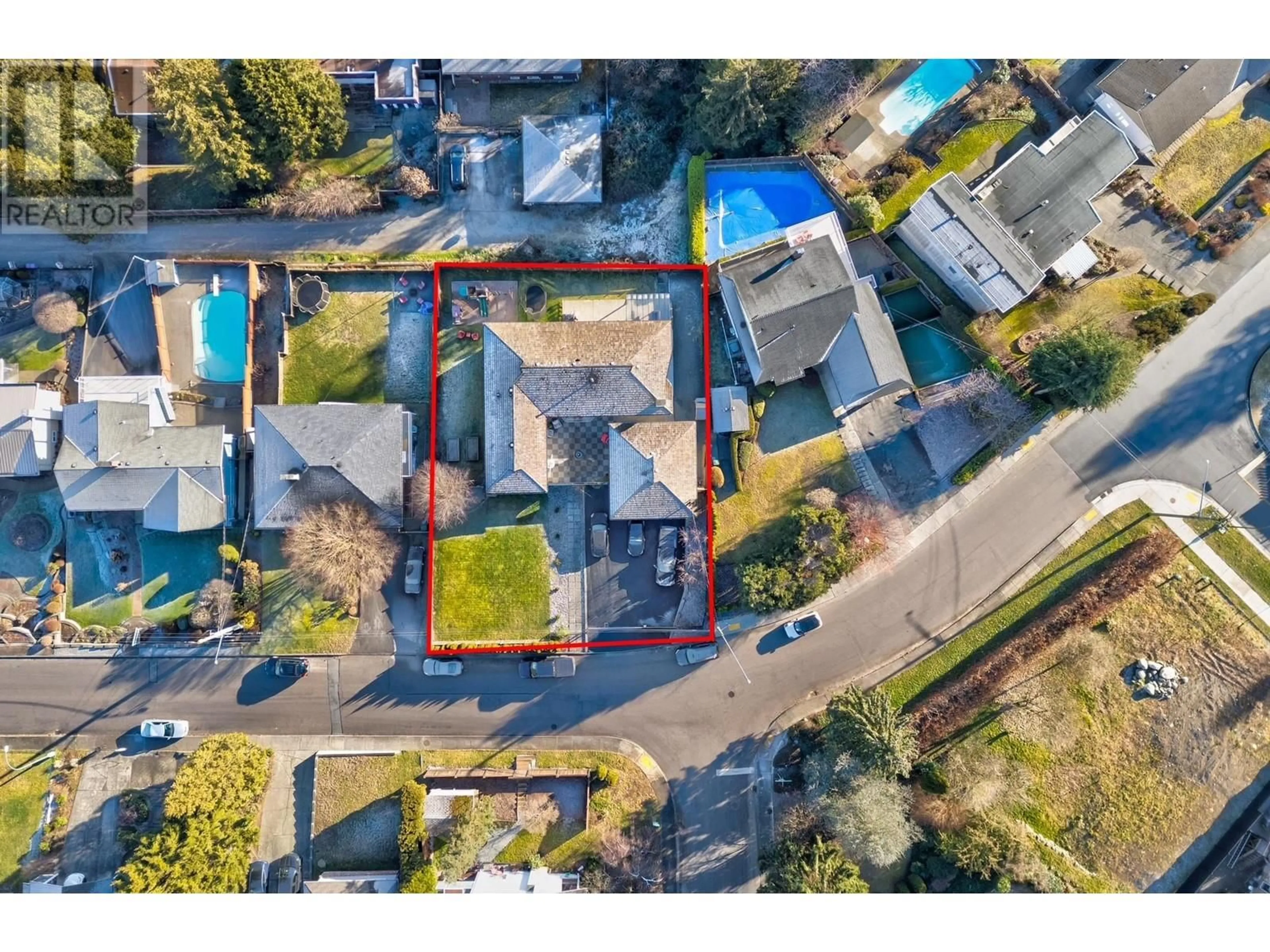 A pic from outside/outdoor area/front of a property/back of a property/a pic from drone, street for 1001 PALMDALE STREET, Coquitlam British Columbia V3C3R3