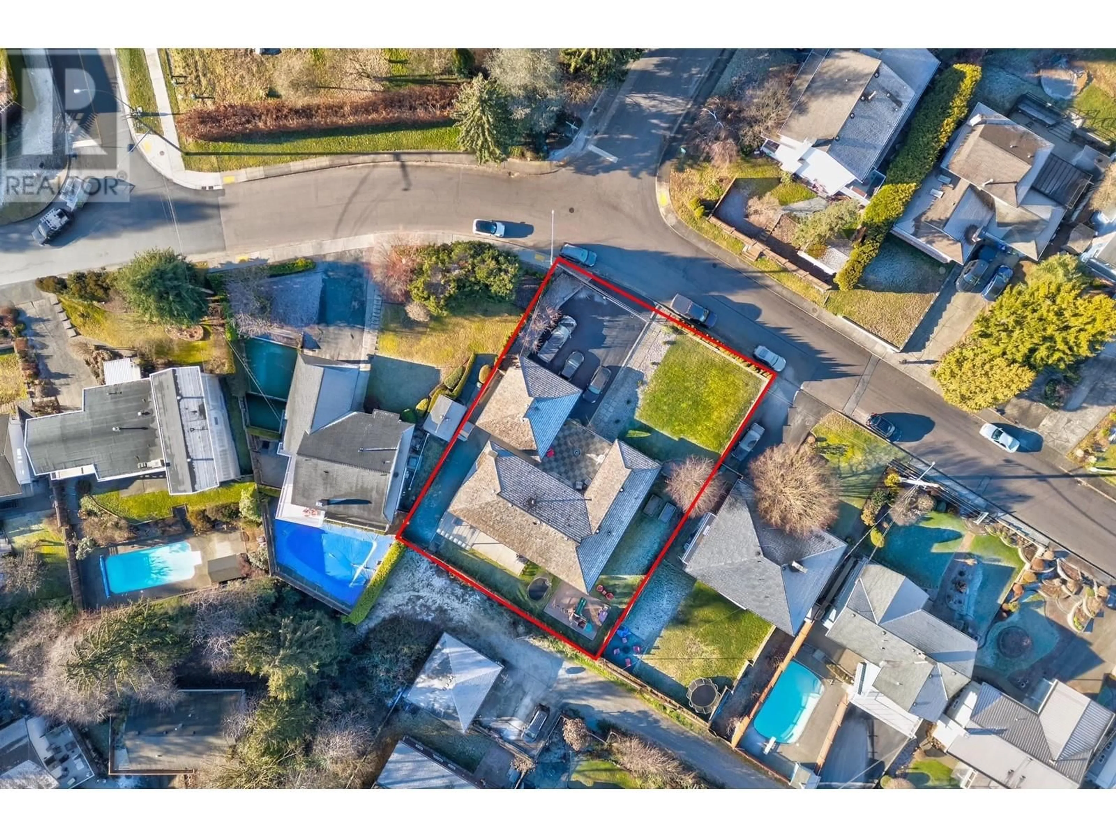 A pic from outside/outdoor area/front of a property/back of a property/a pic from drone, street for 1001 PALMDALE STREET, Coquitlam British Columbia V3C3R3